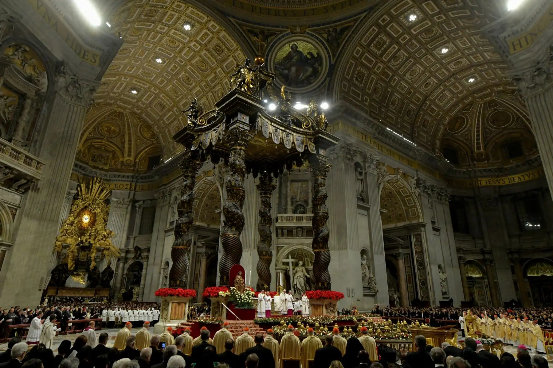 El Papa Francisco celebrò la  tradicional misa  de gallo en la víspera de Navidad, en la basílica de San Pedro en el Vaticano.Foto: ANDINA/AFP