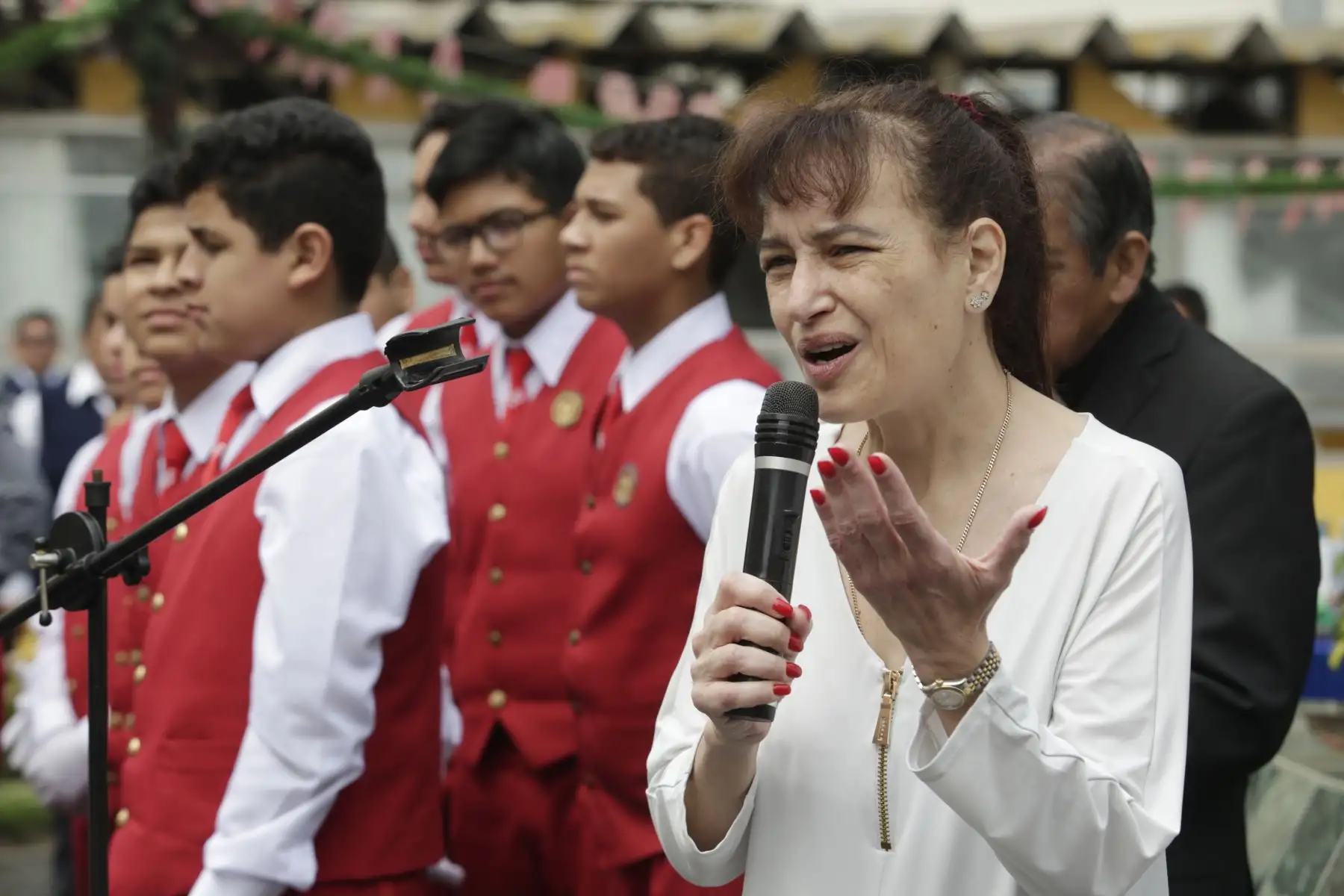 Silvia Pessah Eljay, Ministra de Salud visita a los niños del Instituto Nacional de Salud del Niño (INSN) por navidad. Foto: ANDINA/Nathalie Sayago