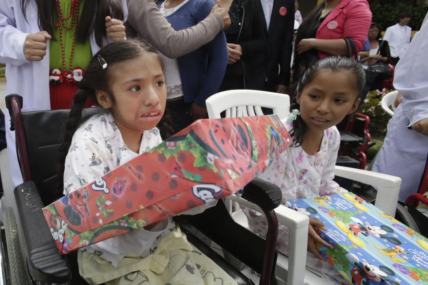 Pacientes del Instituto Nacional de Salud del Niño (INSN) reciben regalos por navidad. Foto: ANDINA/Nathalie Sayago