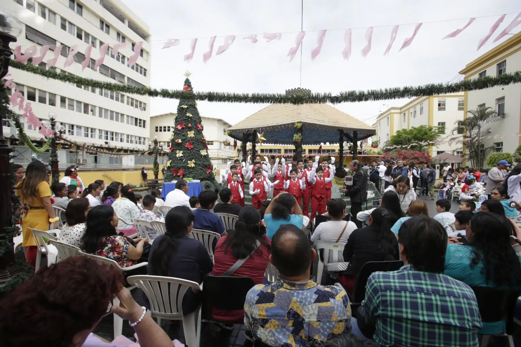 Familiares celebran la navidad junto a sus hijos en el Instituto Nacional de Salud del Niño (INSN)  Foto: ANDINA/Nathalie Sayago