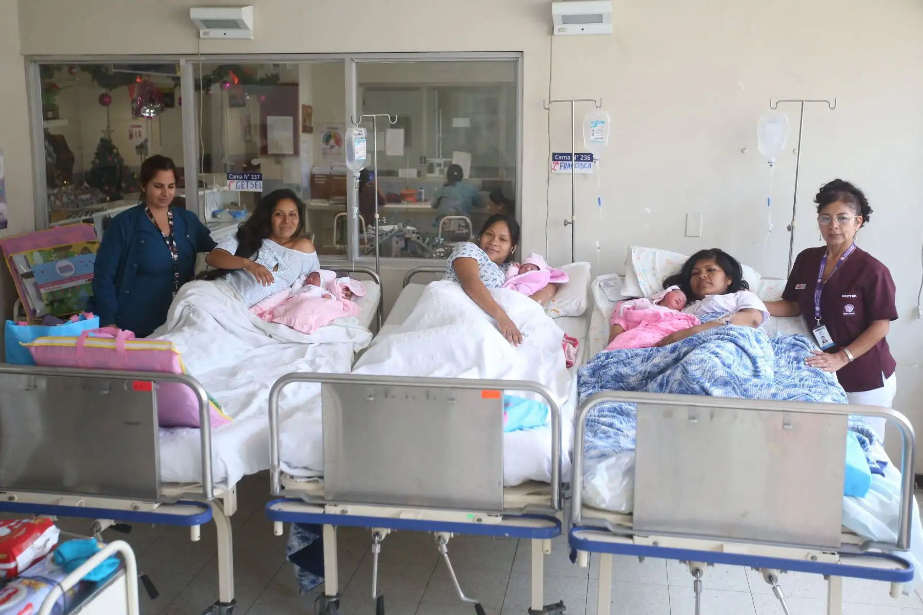 El Instituto Nacional Materno Perinatal, celebra con gran alegría el nacimiento de los primeros bebés de Navidad, primer bebé de la señora Getsel Mirian Silva Mallqui, segunda bebé Victoria Gael de la señora Francesca Dayana Huaman y la tercera  bebé Joselyn Ivana de la señora Mazombique Icomenavani. Foto: ANDINA/Vidal Tarqui