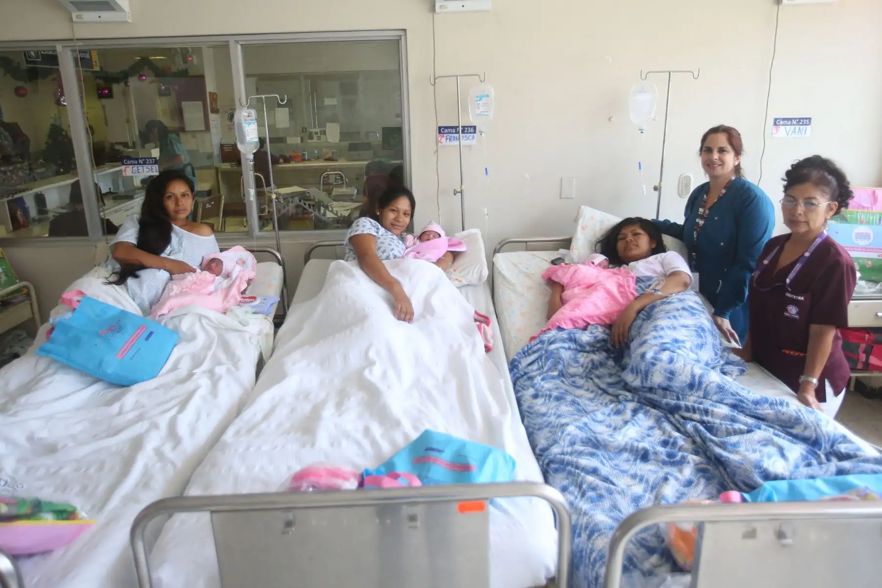 El Instituto Nacional Materno Perinatal, celebra con gran alegría el nacimiento de los primeros bebés de Navidad, primer bebé de la señora Getsel Mirian Silva Mallqui, segunda bebé Victoria Gael de la señora Francesca Dayana Huaman y la tercera  bebé Joselyn Ivana de la señora Mazombique Icomenavani. Foto: ANDINA/Vidal Tarqui
