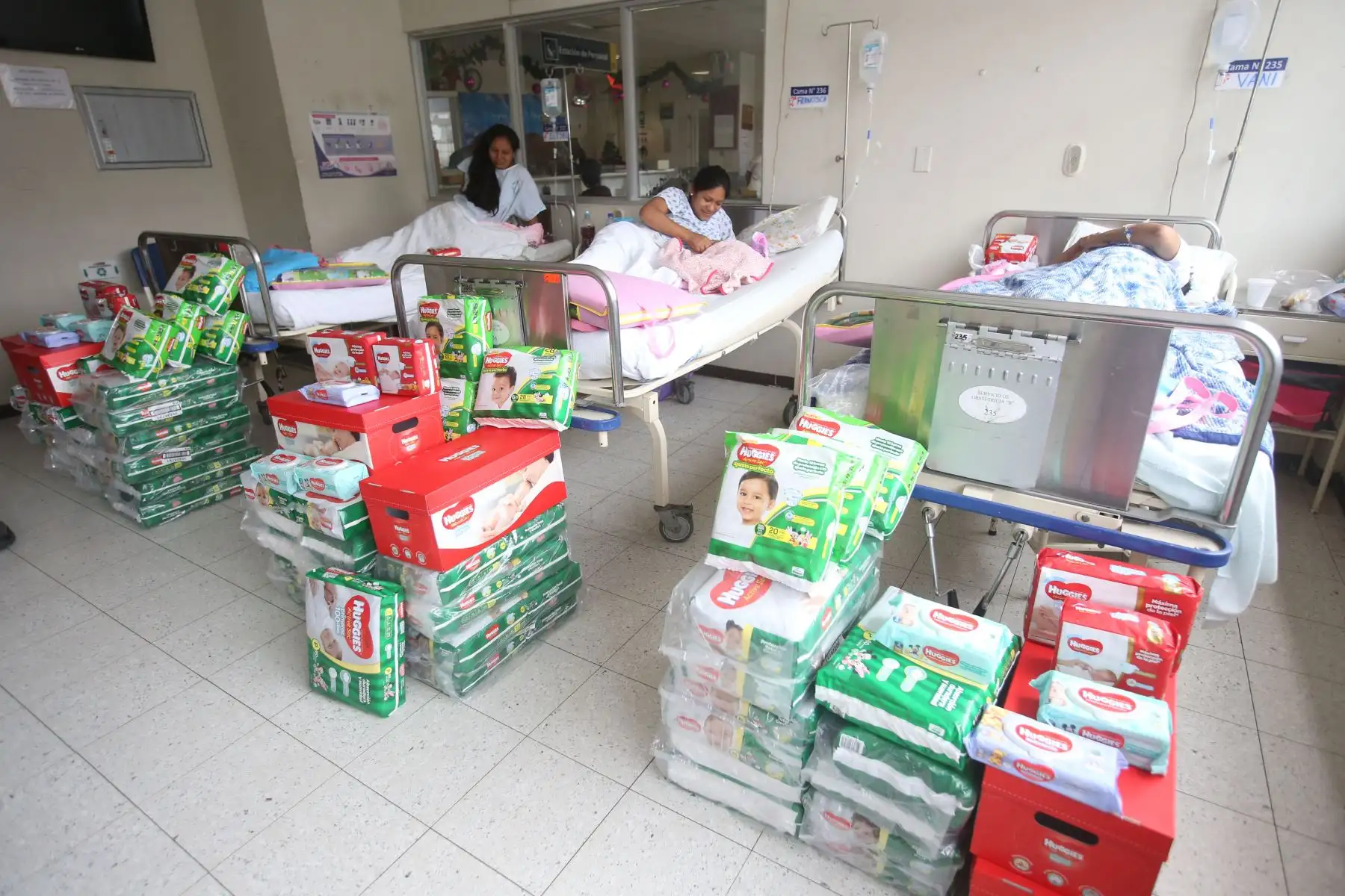 El Instituto Nacional Materno Perinatal, celebra con gran alegría el nacimiento de los primeros bebés de Navidad, primer bebé de la señora Getsel Mirian Silva Mallqui, segunda bebé Victoria Gael de la señora Francesca Dayana Huaman y la tercera  bebé Joselyn Ivana de la señora Mazombique Icomenavani. Foto: ANDINA/Vidal Tarqui