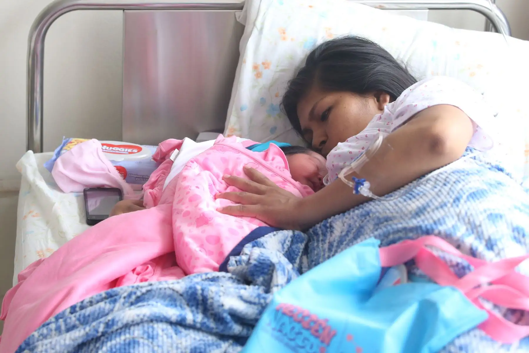 El Instituto Nacional Materno Perinatal, celebra con gran alegría el nacimiento de los primeros bebés de Navidad y la tercera  bebé Joselyn Ivana de la señora Mazombique Icomenavani. Foto: ANDINA/Vidal Tarqui