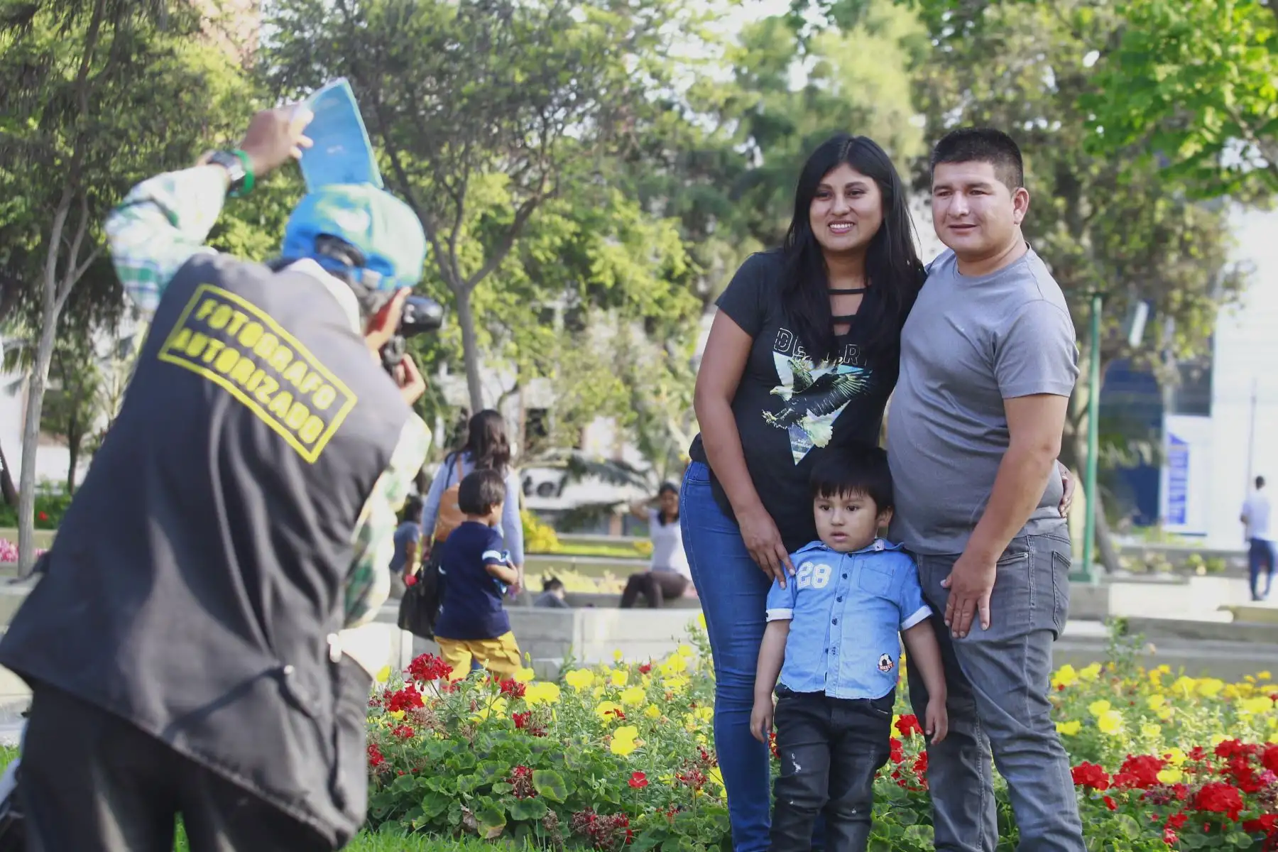 Familias peruanas aprovechan las fiestas navideñas para pasear y  divertirse en parques,plazas y espacios públicos. Foto ANDINA/Eddy Ramos