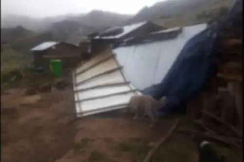 Vientos huracanados registrados en la víspera en el centro poblado Antaccocha, región Huancavelica, dejaron un herido.
