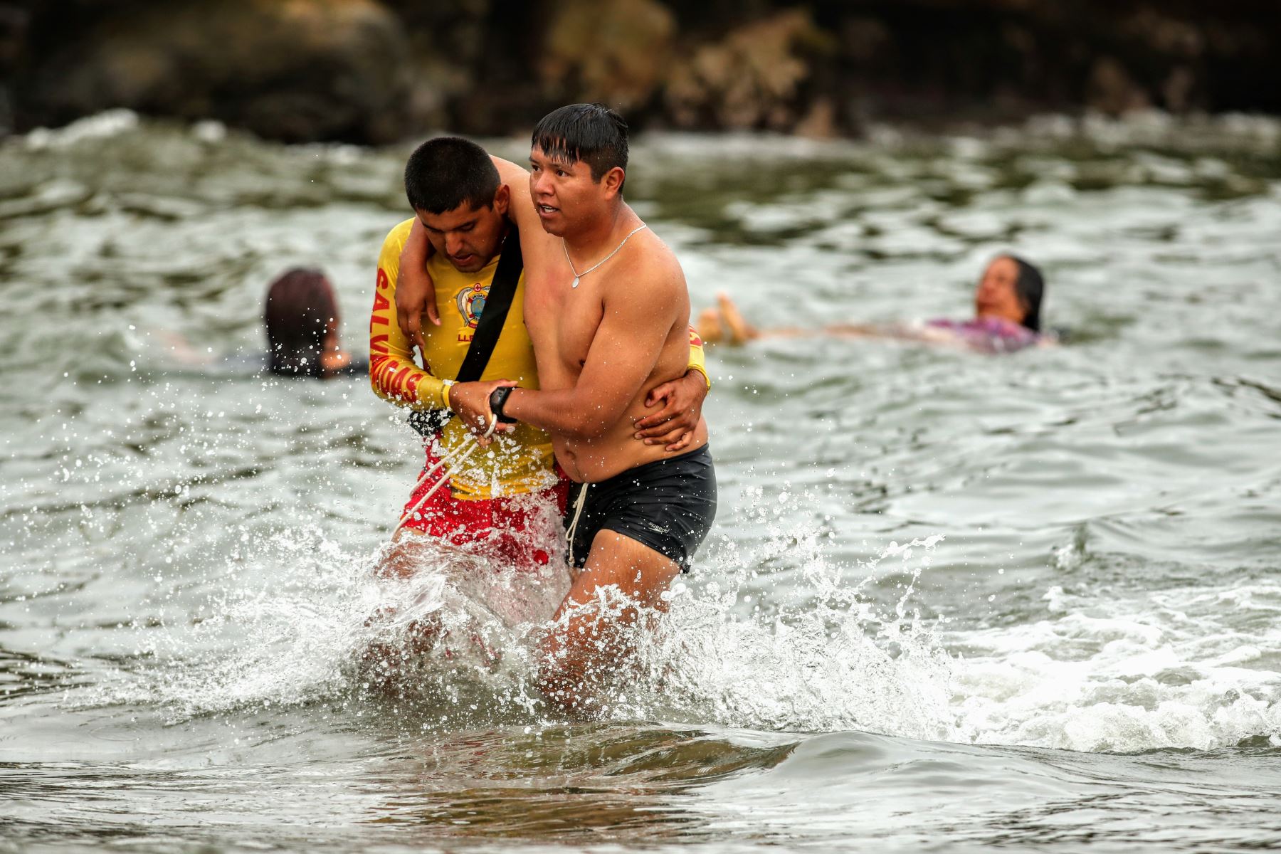 La mayoría de personas que fueron rescatadas del mar son hombre adultos que cometen actos imprudentes. ANDINA/Luis Iparraguirre