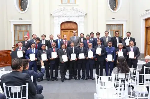 JNE entregó credenciales a gobernadores regionales electos para el período 2019-2022.