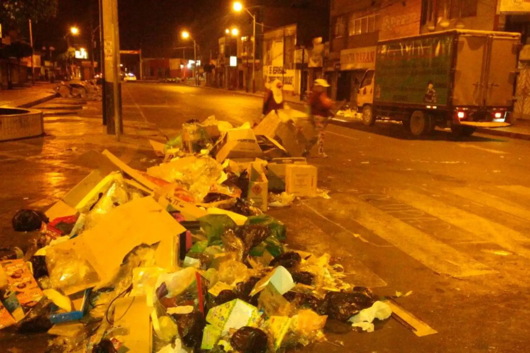 Municipio del Santa recogió 180 toneladas de basura en Chimbote en Navidad.Foto:  ANDINA