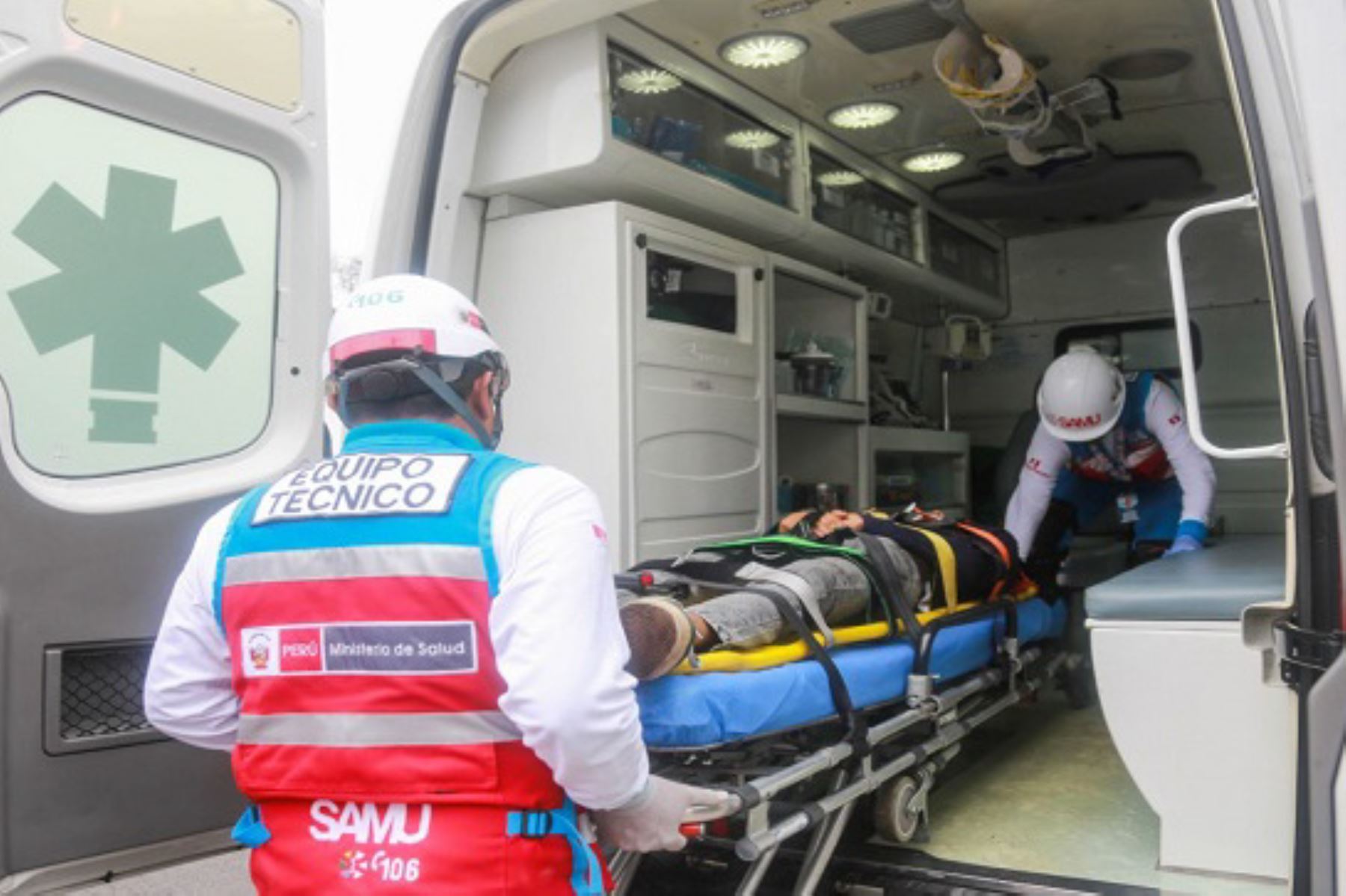 En el traslado de los heridos por accidente en la carretera Central participaron siete ambulancias del Servicio de Atención Móvil de Urgencia.