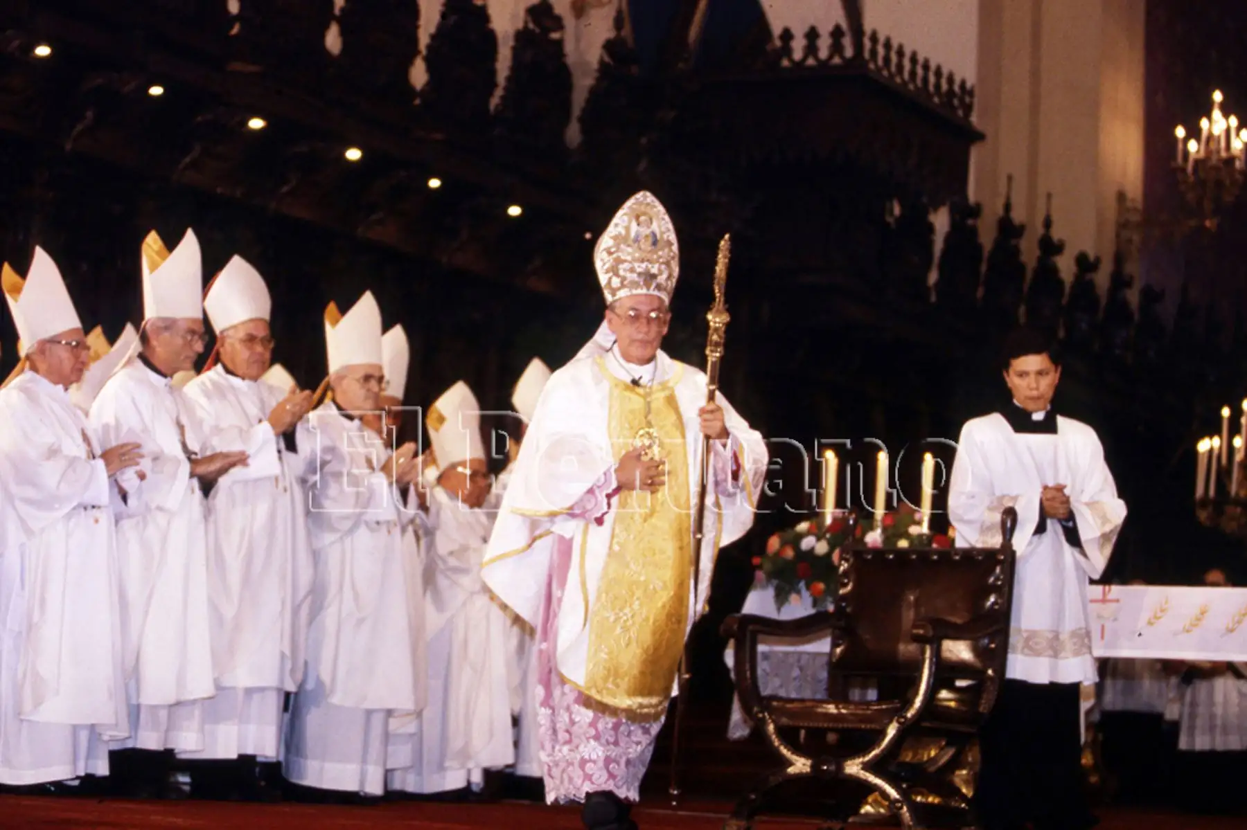 Lima - 30 enero 1999 /  En una ceremonia en la Catedral de Lima, monseñor Juan Luis Cipriani asumió el cargo de arzobispo de Lima y primado del Perú. Foto: Diario Oficial EL PERUANO / Víctor Palomino.