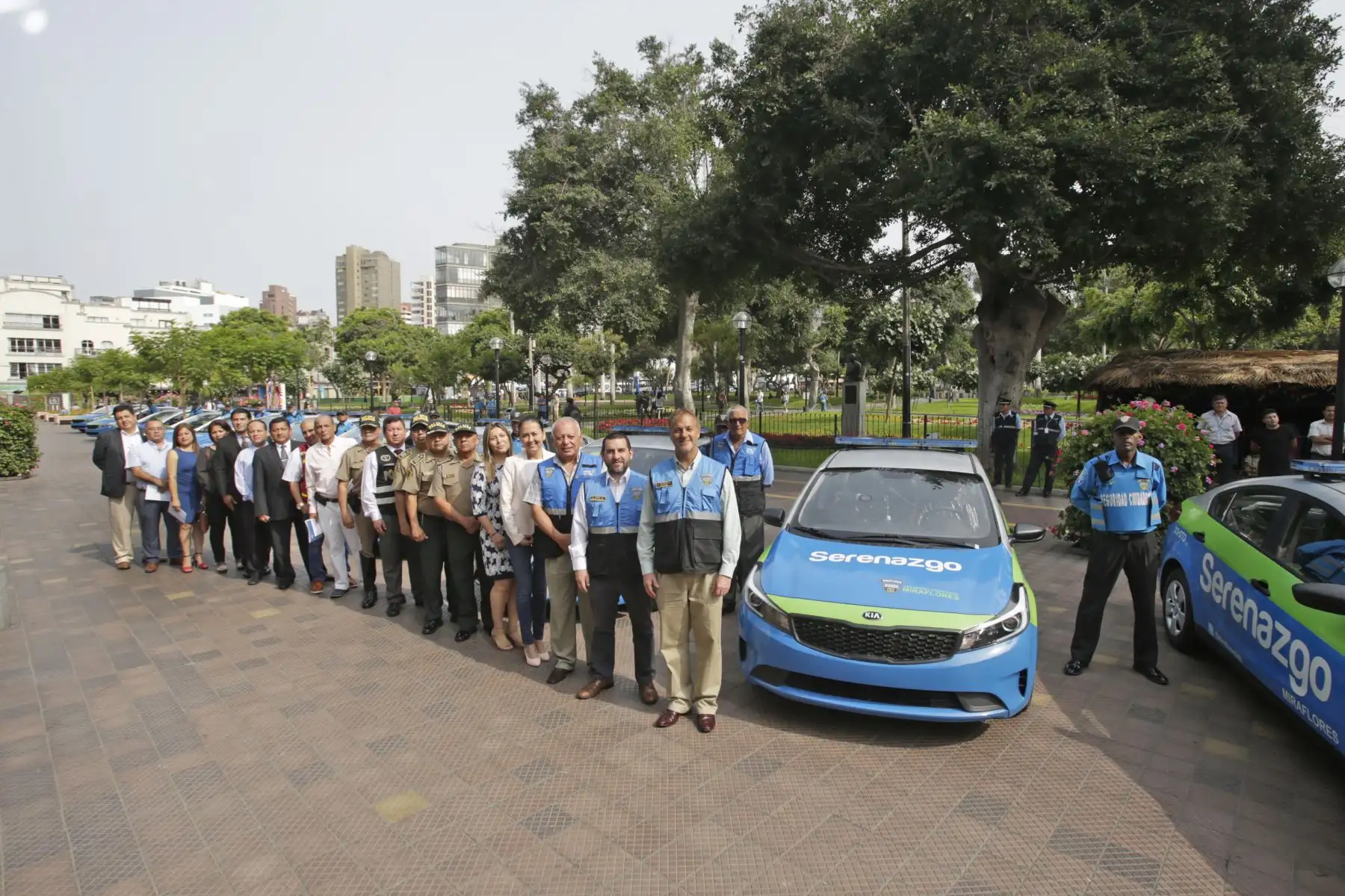 El alcalde de Miraflores, Jorge Muñoz, presentó una moderna flota de vehículos que se integran a las labores de vigilancia en la jurisdicción. Además, de dos unidades de transporte municipal Munibus. Foto: ANDINA/Nathalie Sayago