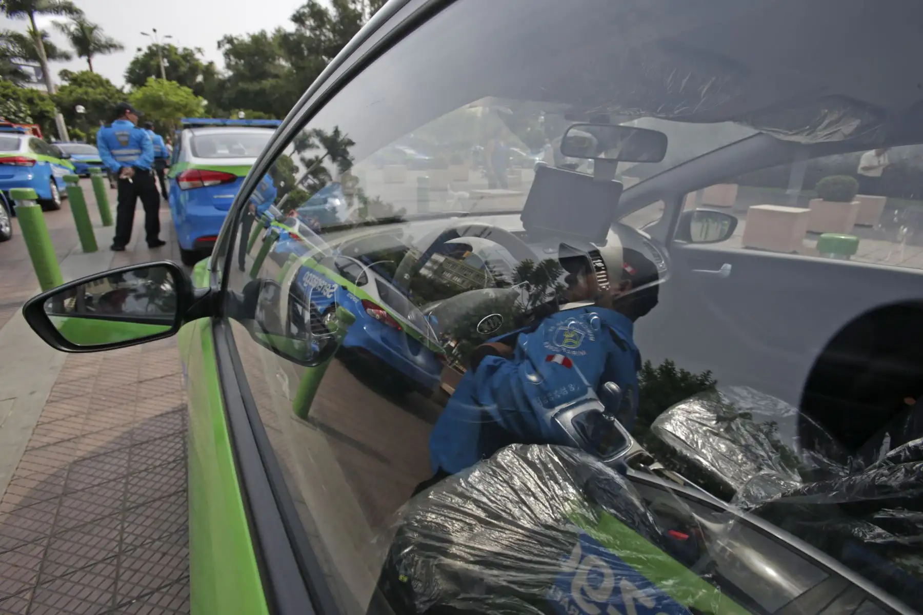 El alcalde de Miraflores, Jorge Muñoz, presentó una moderna flota de vehículos que se integran a las labores de vigilancia en la jurisdicción. Además, de dos unidades de transporte municipal Munibus. Foto: ANDINA/Nathalie Sayago