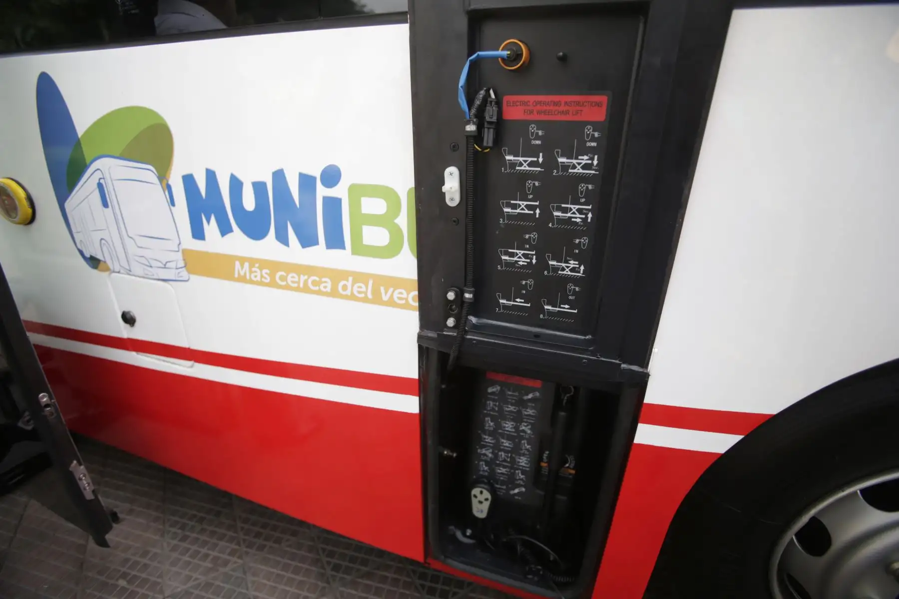 El alcalde de Miraflores, Jorge Muñoz, presentó una moderna flota de vehículos que se integran a las labores de vigilancia en la jurisdicción. Además, de dos unidades de transporte municipal Munibus. Foto: ANDINA/Nathalie Sayago