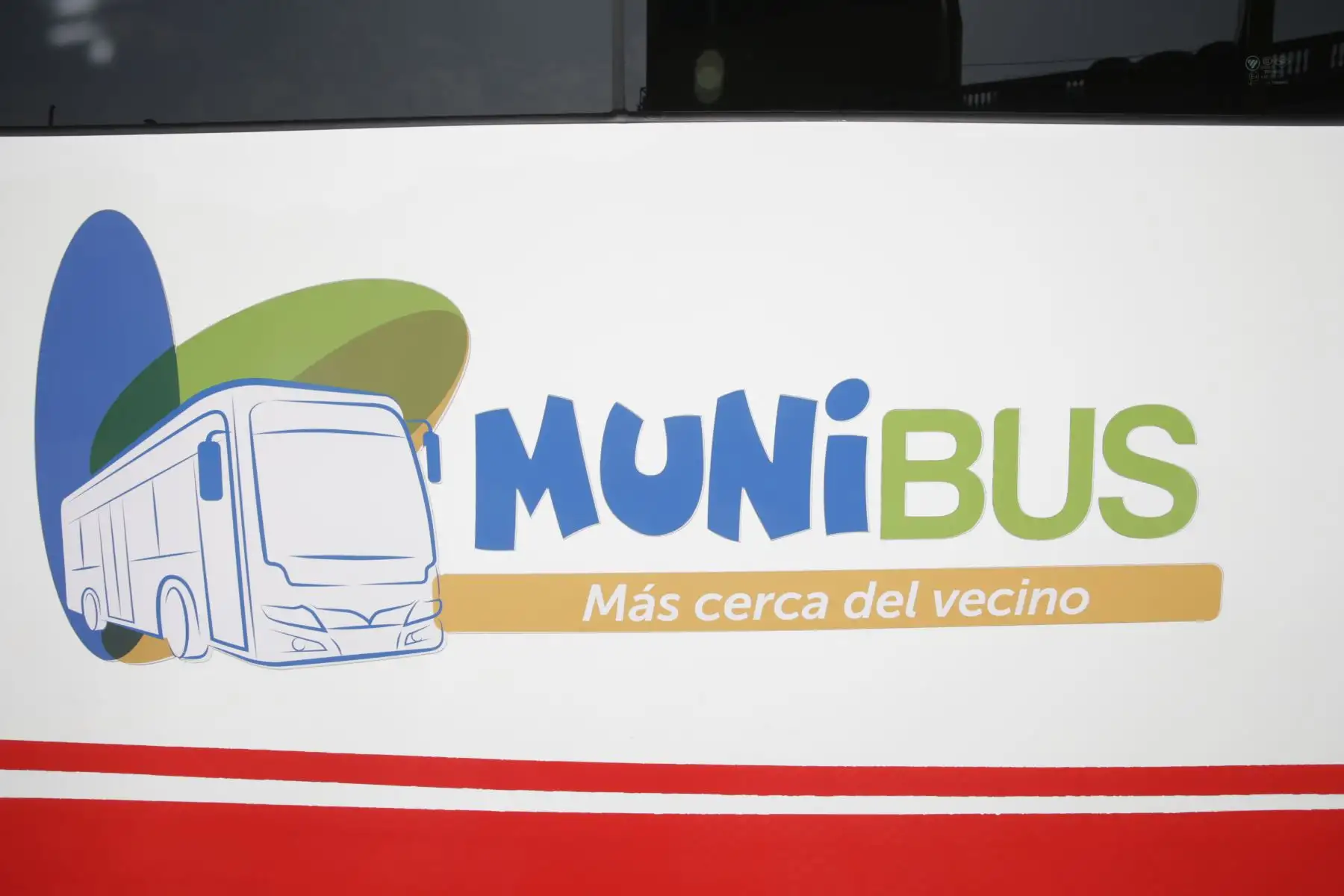 El alcalde de Miraflores, Jorge Muñoz, presentó una moderna flota de vehículos que se integran a las labores de vigilancia en la jurisdicción. Además, de dos unidades de transporte municipal Munibus. Foto: ANDINA/Nathalie Sayago