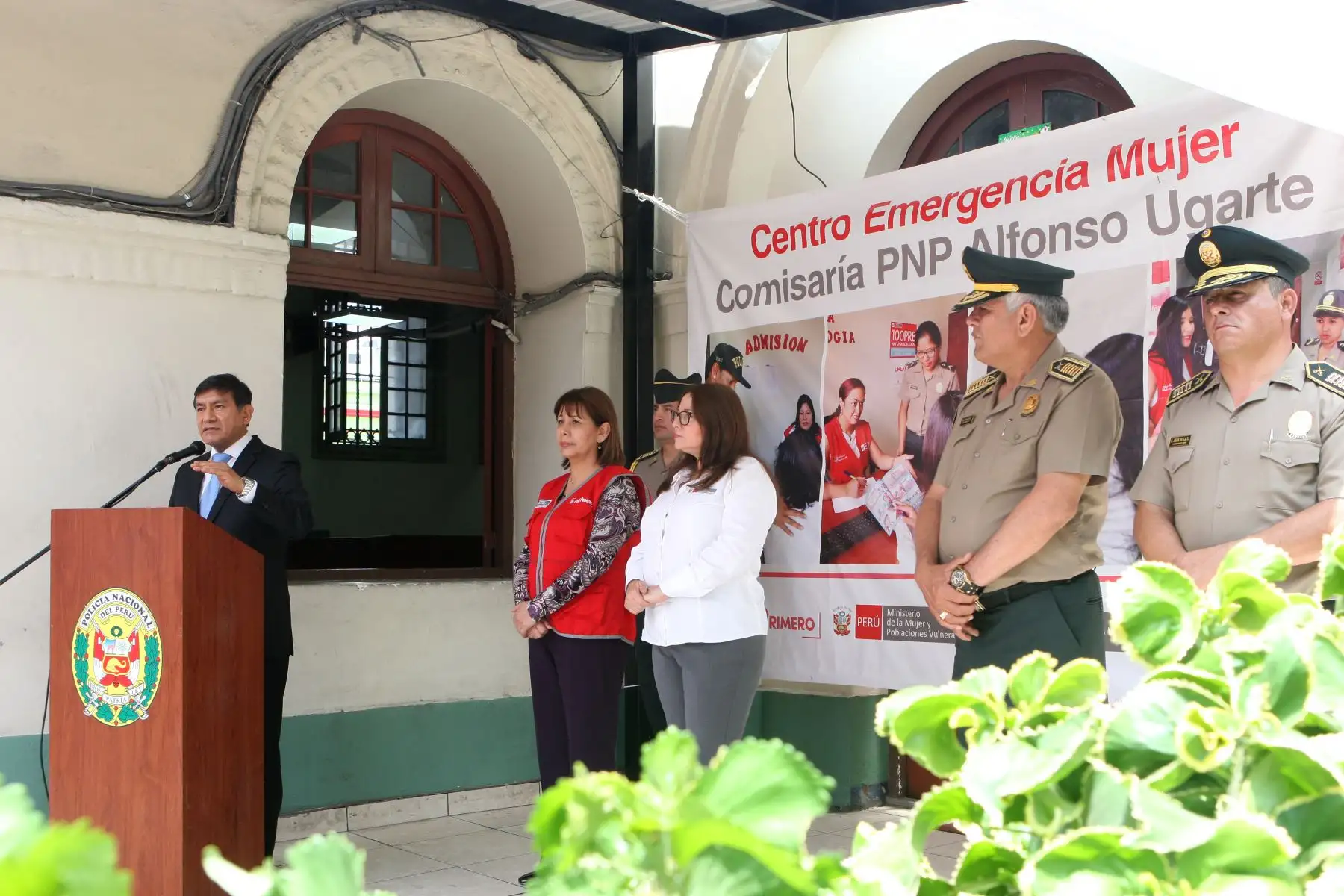 Ministro de Interior,Carlos Moran y Ministra de la Mujer Ana Maria Mendieta,inauguran "Centro emergencia Mujer",en la comisaria de Alfonso Ugarte del cercado de Lima.Foto:ANDINA/Héctor Vinces.