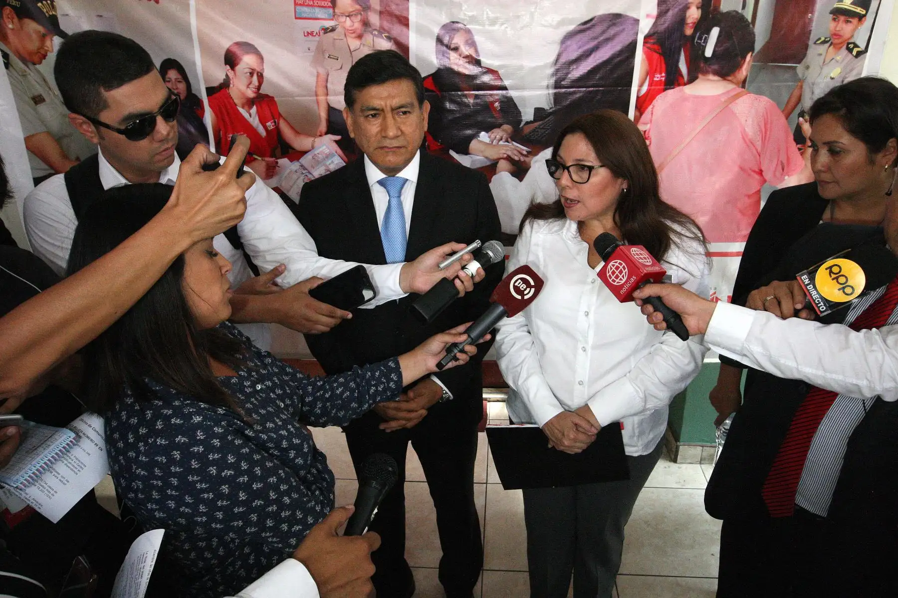 Ministro de Interior,Carlos Moran y Ministra de la Mujer Ana Maria Mendieta,inauguran "Centro emergencia Mujer",en la comisaria de Alfonso Ugarte del cercado de Lima.Foto:ANDINA/Héctor Vinces.