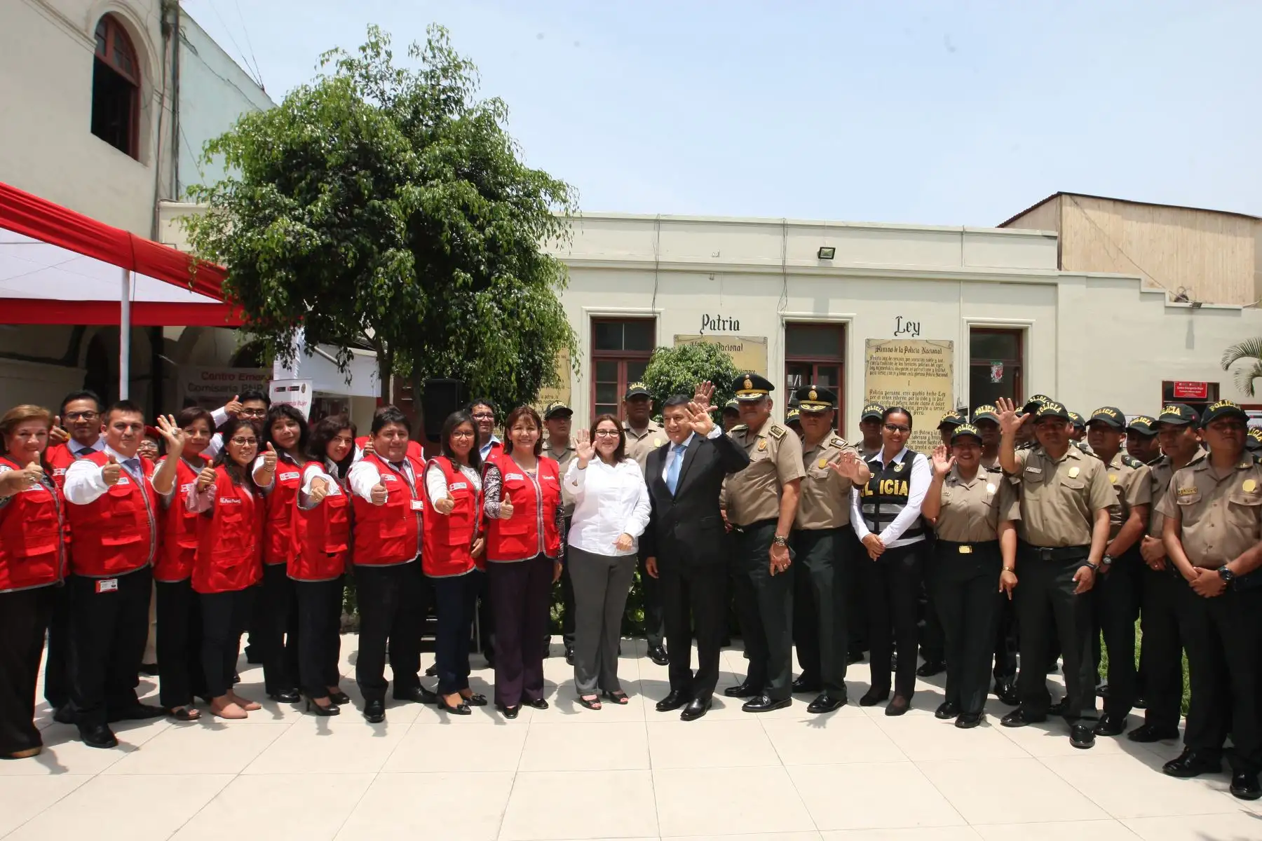 Ministro de Interior,Carlos Moran y Ministra de la Mujer Ana Maria Mendieta,inauguran "Centro emergencia Mujer",en la comisaria de Alfonso Ugarte del cercado de Lima.Foto:ANDINA/Héctor Vinces.