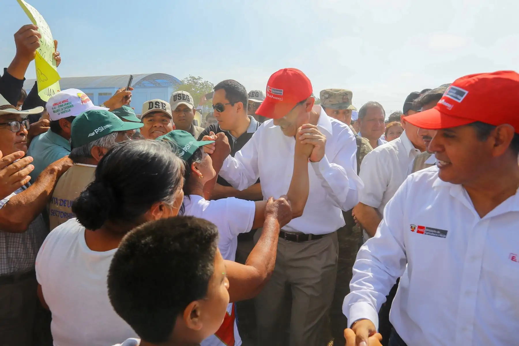 Mandatario entrega el primer préstamo de Agrobanco por un millón 250 mil soles a la Junta de Usuarios de Chancay en Chiclayo (Lambayeque). Foto: ANDINA/Prensa Presidencia