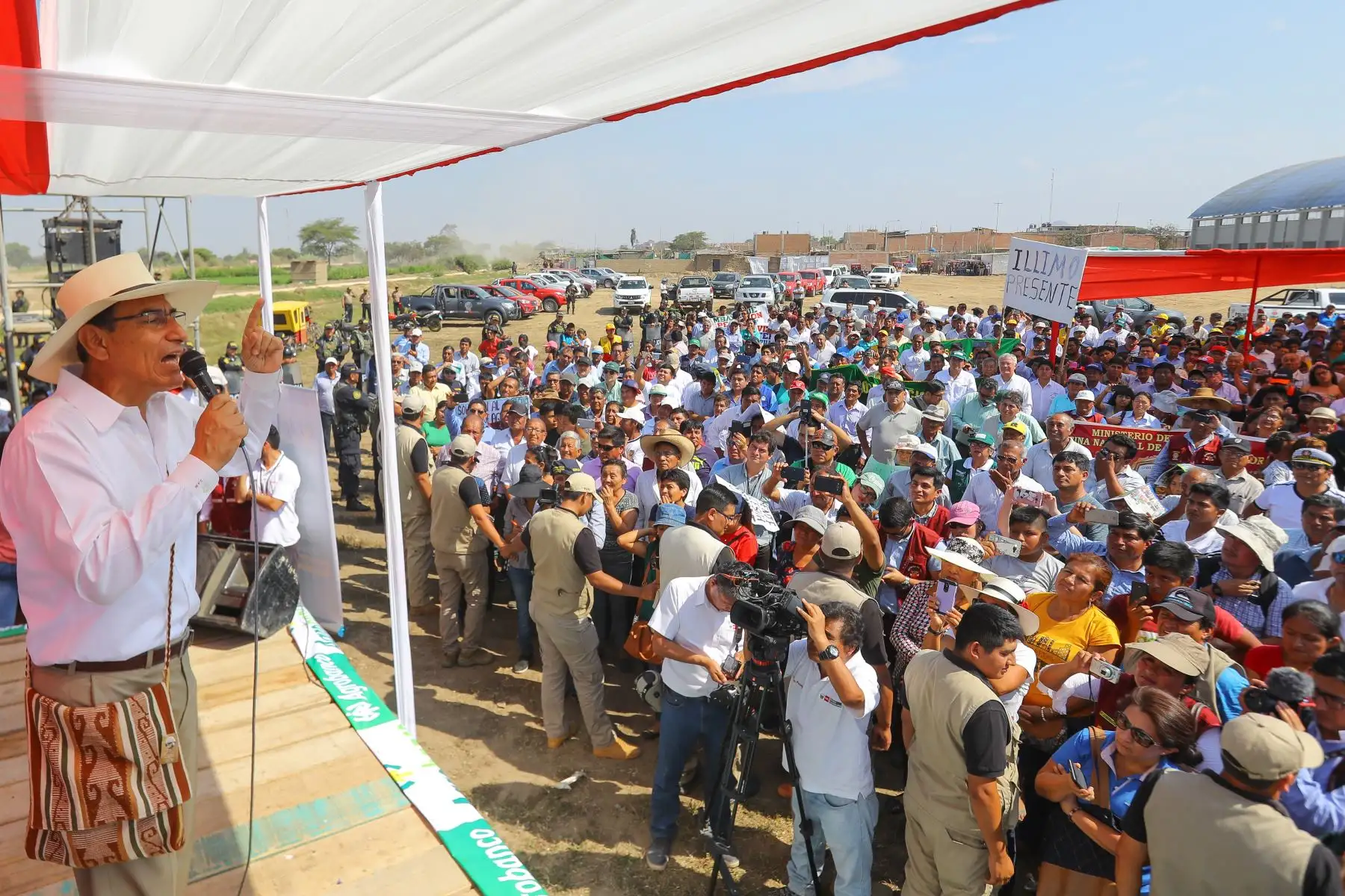 Mandatario entrega el primer préstamo de Agrobanco por un millón 250 mil soles a la Junta de Usuarios de Chancay en Chiclayo (Lambayeque). Foto: ANDINA/Prensa Presidencia