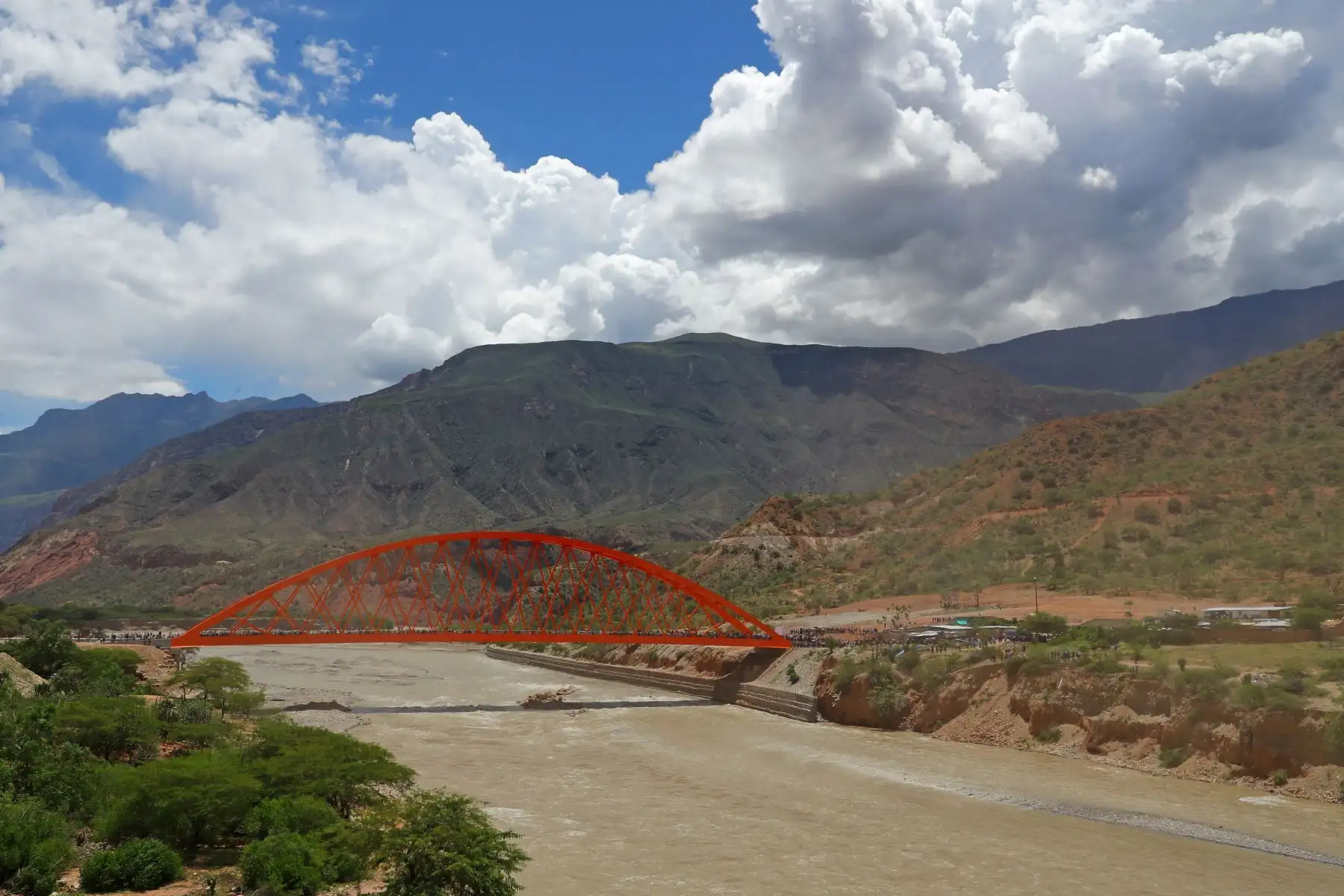 Presidente Martín Vizcarra inaugura el Puente Raimondi, sobre el río Marañón, que une las regiones de La Libertad y Áncash. Foto: ANDINA/Prensa Presidencia