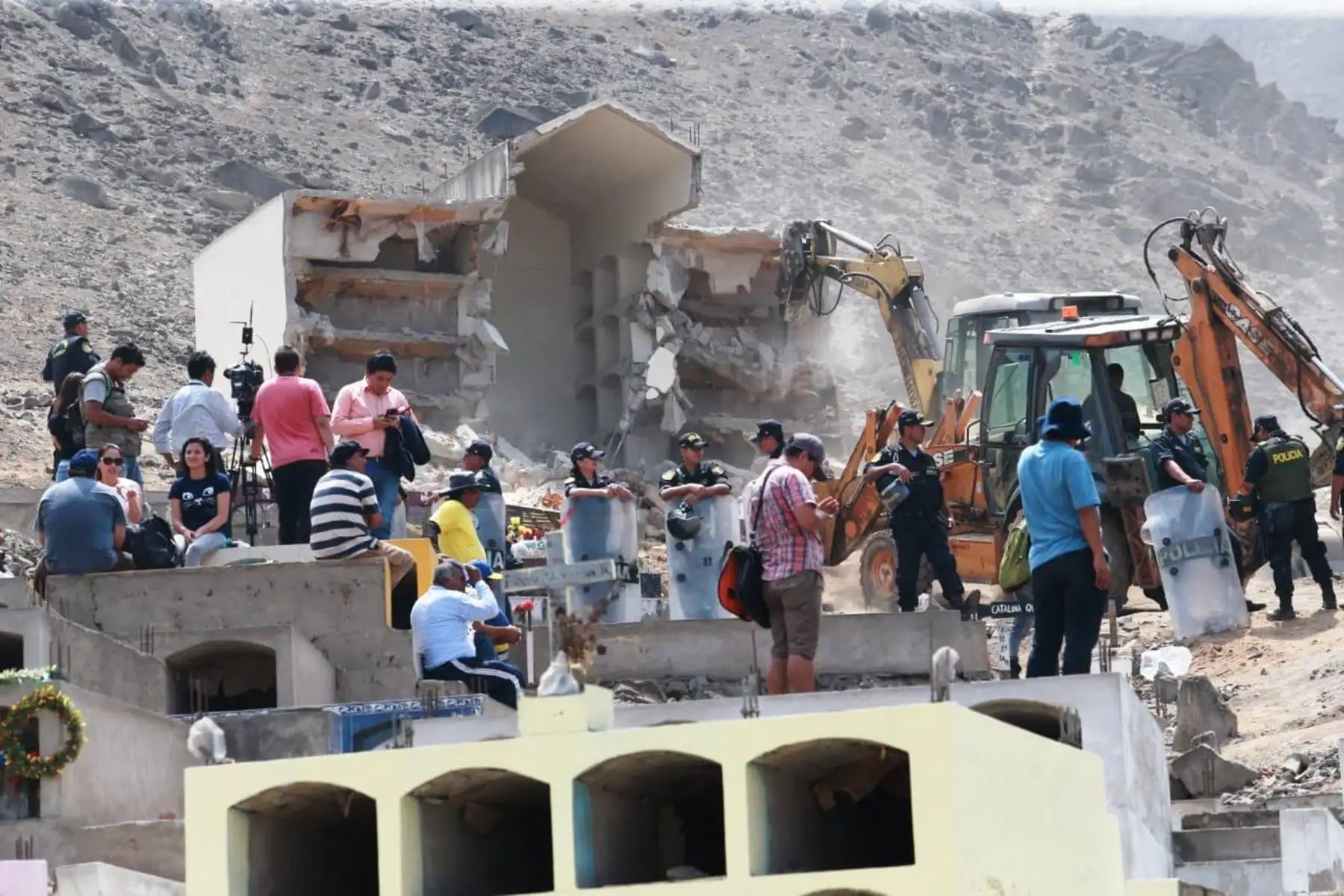 Comienza demolición de mausoleo de Sendero Luminoso en Comas. Foto: ANDINA/Norman Córdova.