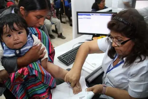 Niños menores de 1 año obtendrán DNI gratuito en 1,226 distritos donde se combate anemia, anunció el Reniec.