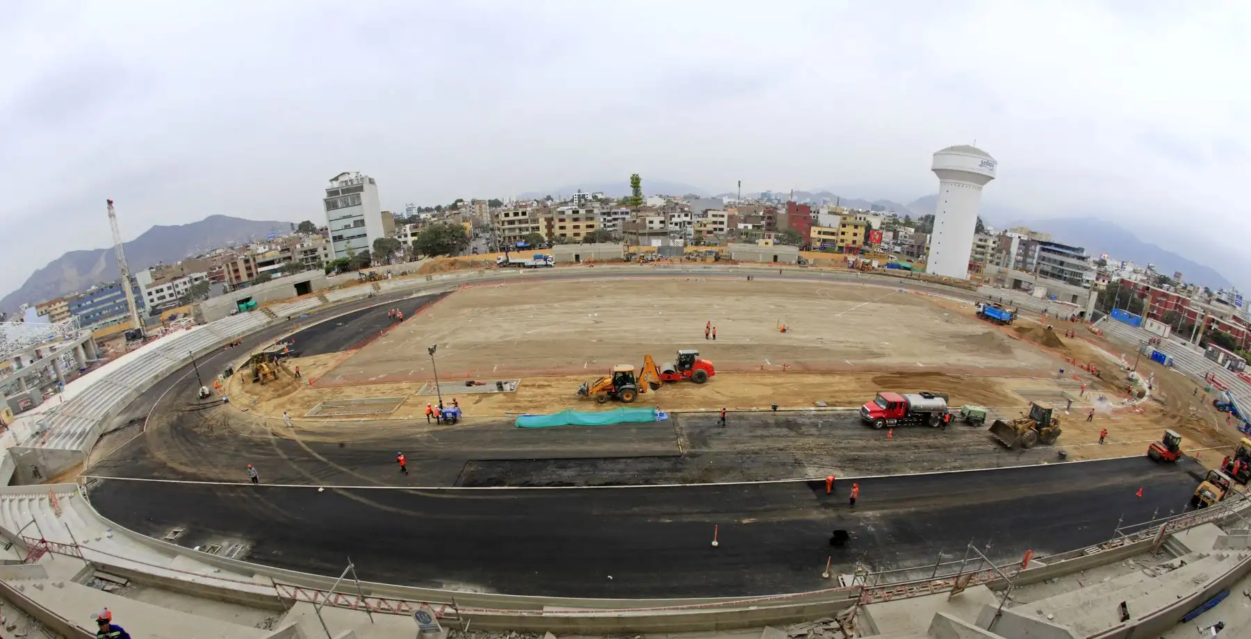 Avance de las  obras de Lima 2019, asfaltado de la pista atlética en el Estadio de atletismo en  la Videna. Foto;ANDINA/Difusiòn