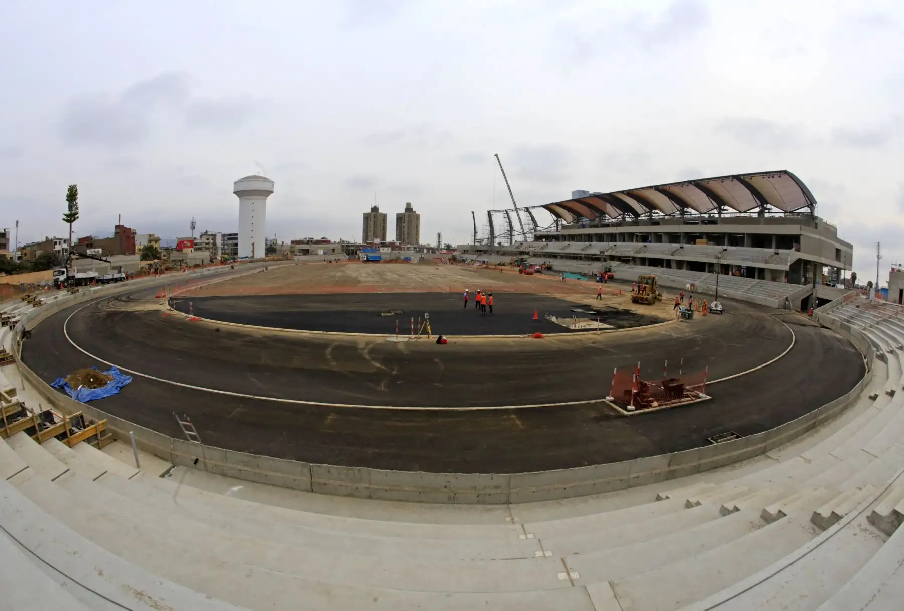 Avance de las  obras de Lima 2019, asfaltado de la pista atlética en el Estadio de atletismo en  la Videna. Foto;ANDINA/Difusiòn