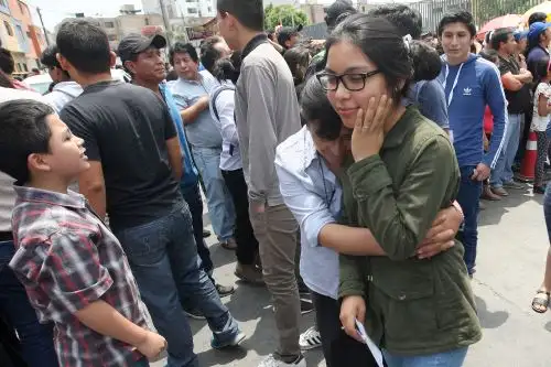 Emocionados y un poco nerviosos salieron los estudiantes de la prueba de preselección para Beca 18. Foto:  ANDINA/Héctor Vinces