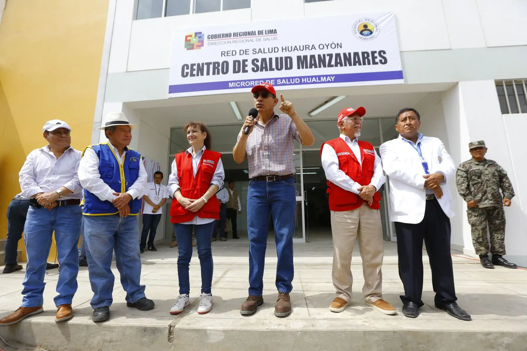 Jefe de Estado Martín Vizcarra inaugurò  las obras de mejoramiento del Centro de Salud de Manzanares en Huacho. Foto:ANDINA/Prensa Presidencia