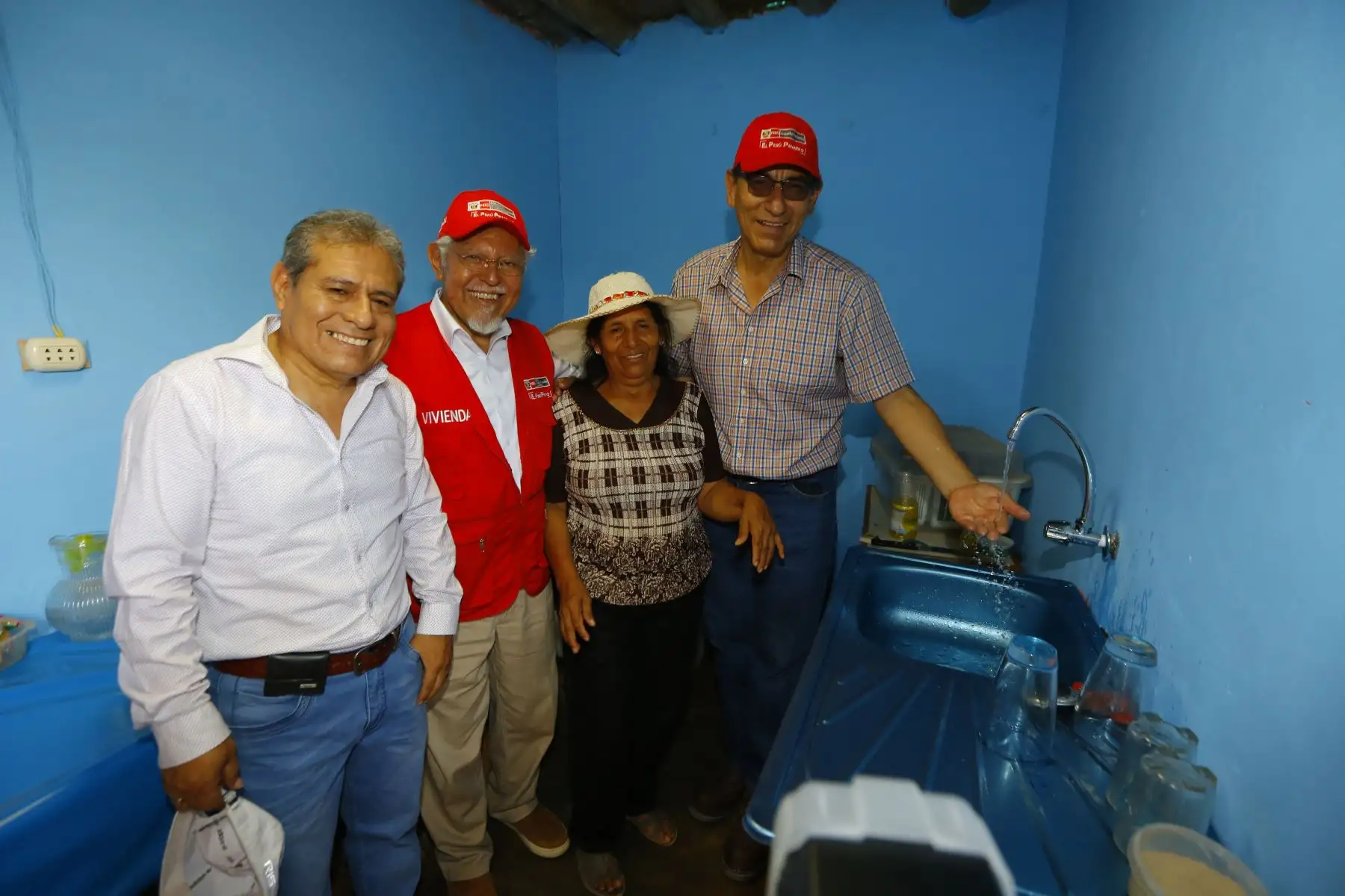 Presidente Martín Vizcarra  supervisò el funcionamiento de los servicios de agua potable y alcantarillado en el cono sur de la ciudad de Huacho. Foto: ANDINA/Prensa Presidencia