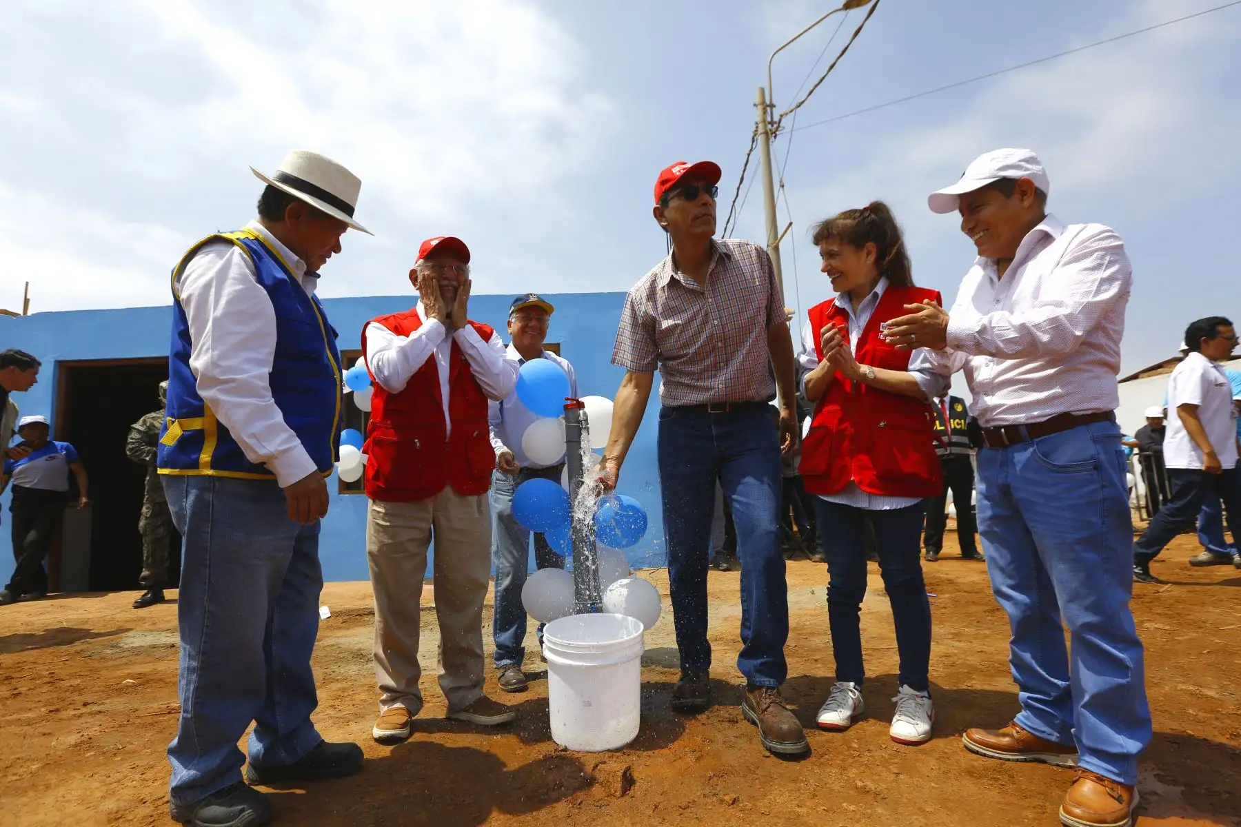Presidente Martín Vizcarra  supervisò el funcionamiento de los servicios de agua potable y alcantarillado en el cono sur de la ciudad de Huacho. Foto: ANDINA/Prensa Presidencia