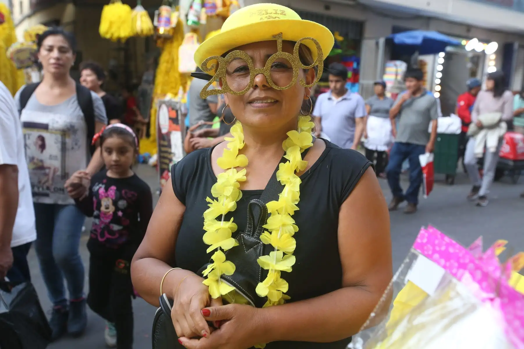 Los locales y zonas comerciales de la capital se han visto abarrotados de personas en los últimos días para realizar las denominadas “compras de último momento” por año nuevo 2019. Foto: ANDINA/Vidal Tarqui