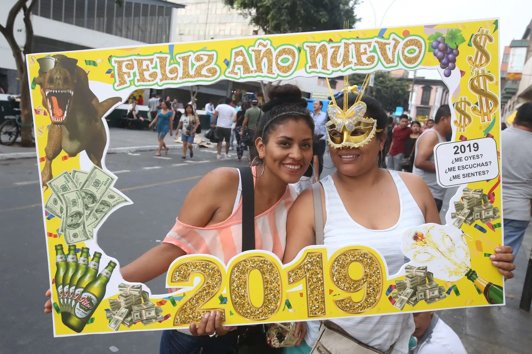 Los locales y zonas comerciales de la capital se han visto abarrotados de personas en los últimos días para realizar las denominadas “compras de último momento” por año nuevo 2019. Foto: ANDINA/Vidal Tarqui