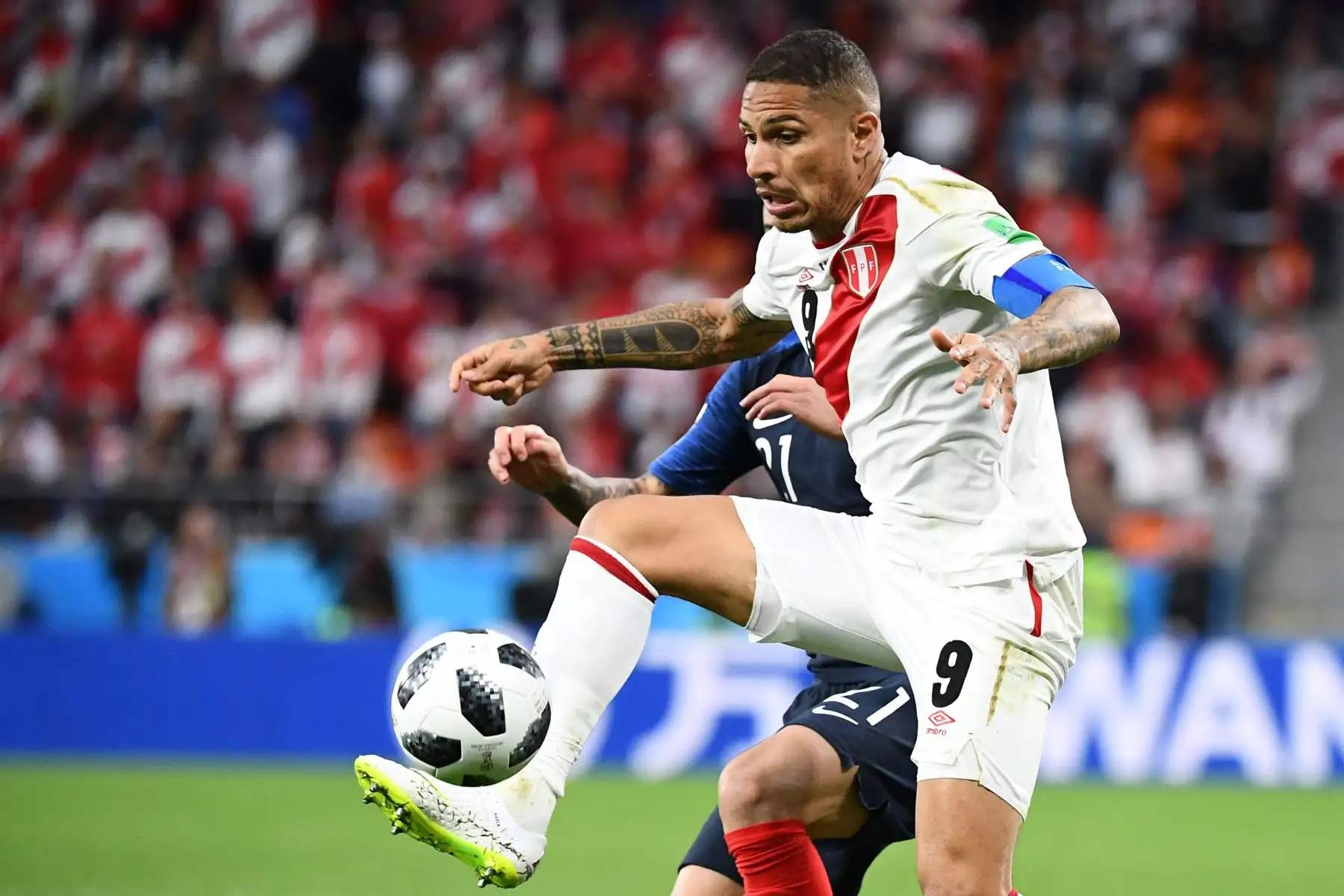 Paolo Guerrero durante el partido de fútbol del Grupo C de la Copa Mundial de Rusia 2018 entre Francia y Perú en el Ekaterinburg Arena en Ekaterinburg el 21 de junio de 2018.