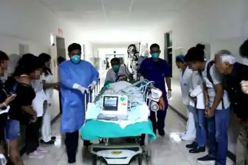 Pacientes de Essalud rinden silencioso homenaje a joven donante que salvó la vida de seis personas, incluida una niña.