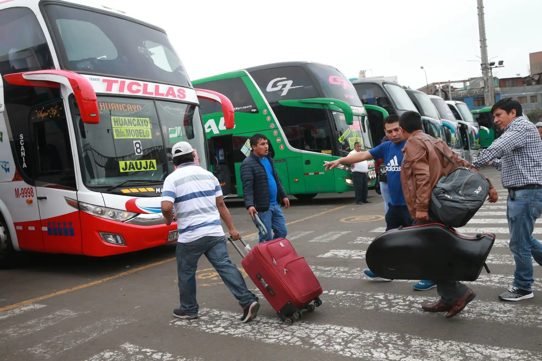 Sutran realiza operativo de seguridad vial, en terminal  terrestre de Yerbateros. Foto: ANDINA/Norman Córdova