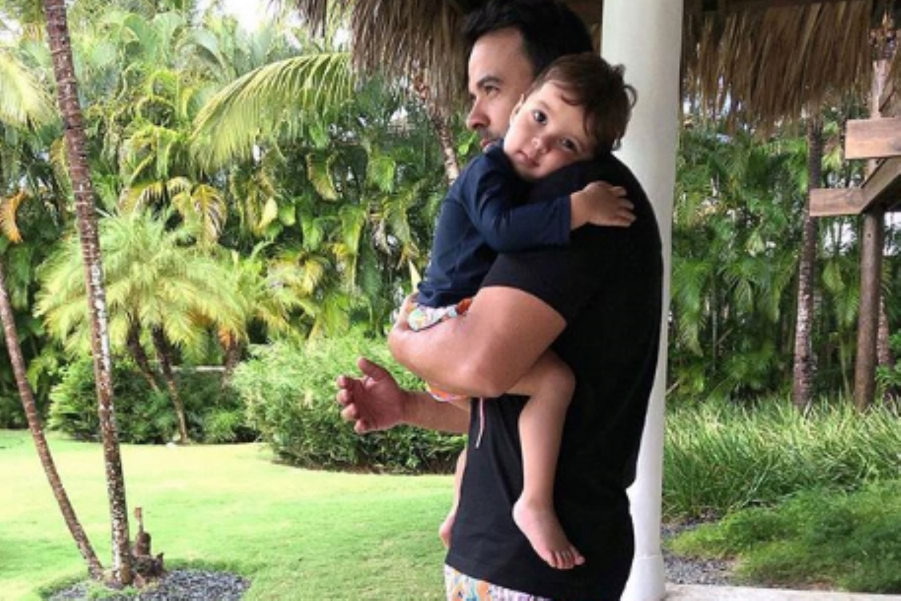 Luis Fonsi enterneció las redes al mostrar una fotografía junto a su pequeño hijo poco antes del inicio del año 2019. ANDINA/Difusión