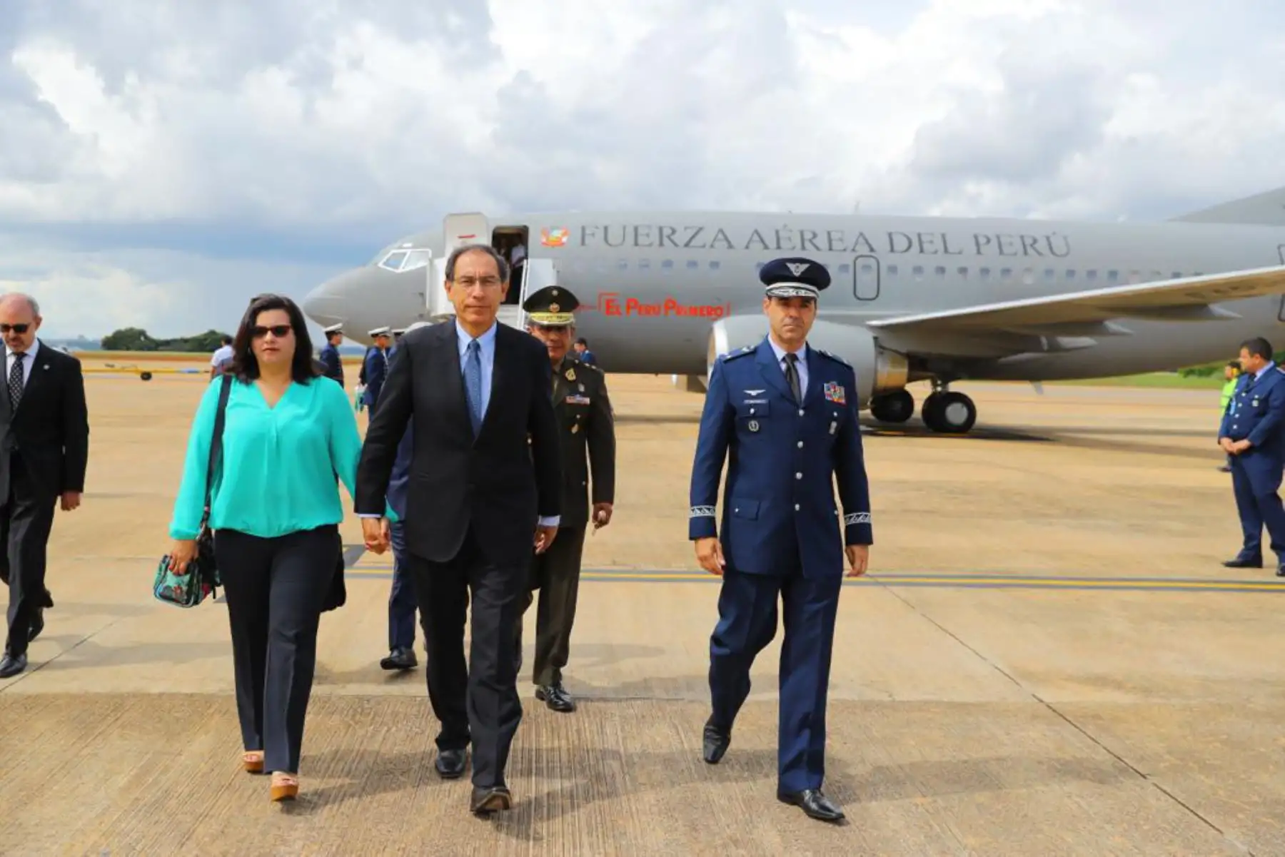 Presidente Vizcarra llega a Brasil acompañado de su esposa, Marisol Diaz, para la toma de mando del Presidente Bolsonaro. Foto: ANDINA/Prensa Presidencia