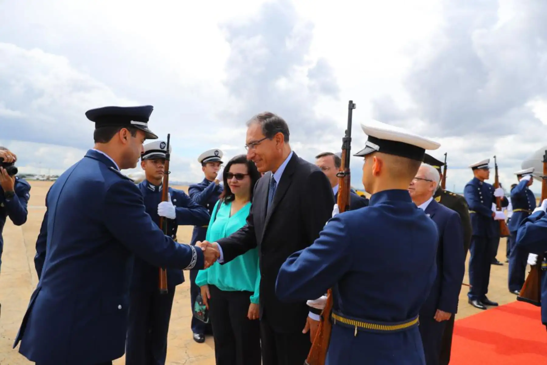 Presidente Vizcarra llega a Brasil acompañado de su esposa, Marisol Diaz, para la toma de mando del Presidente Bolsonaro. Foto: ANDINA/Prensa Presidencia