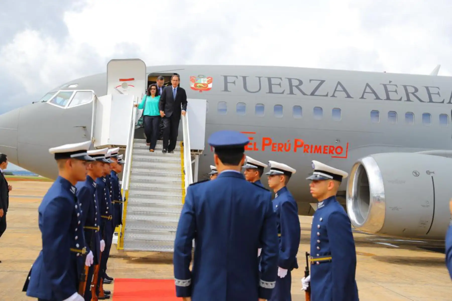 Presidente Vizcarra llega a Brasil acompañado de su esposa, Marisol Diaz, para la toma de mando del Presidente Bolsonaro. Foto: ANDINA/Prensa Presidencia
