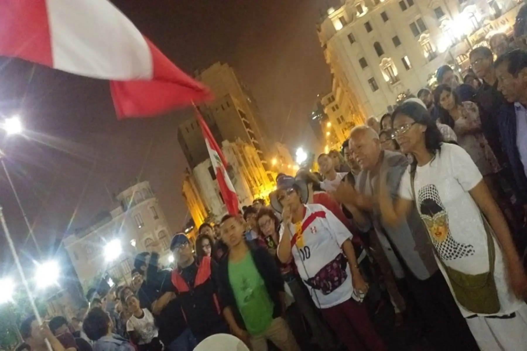 Marcha de protesta contra remoción de fiscales del caso Lava Jato.