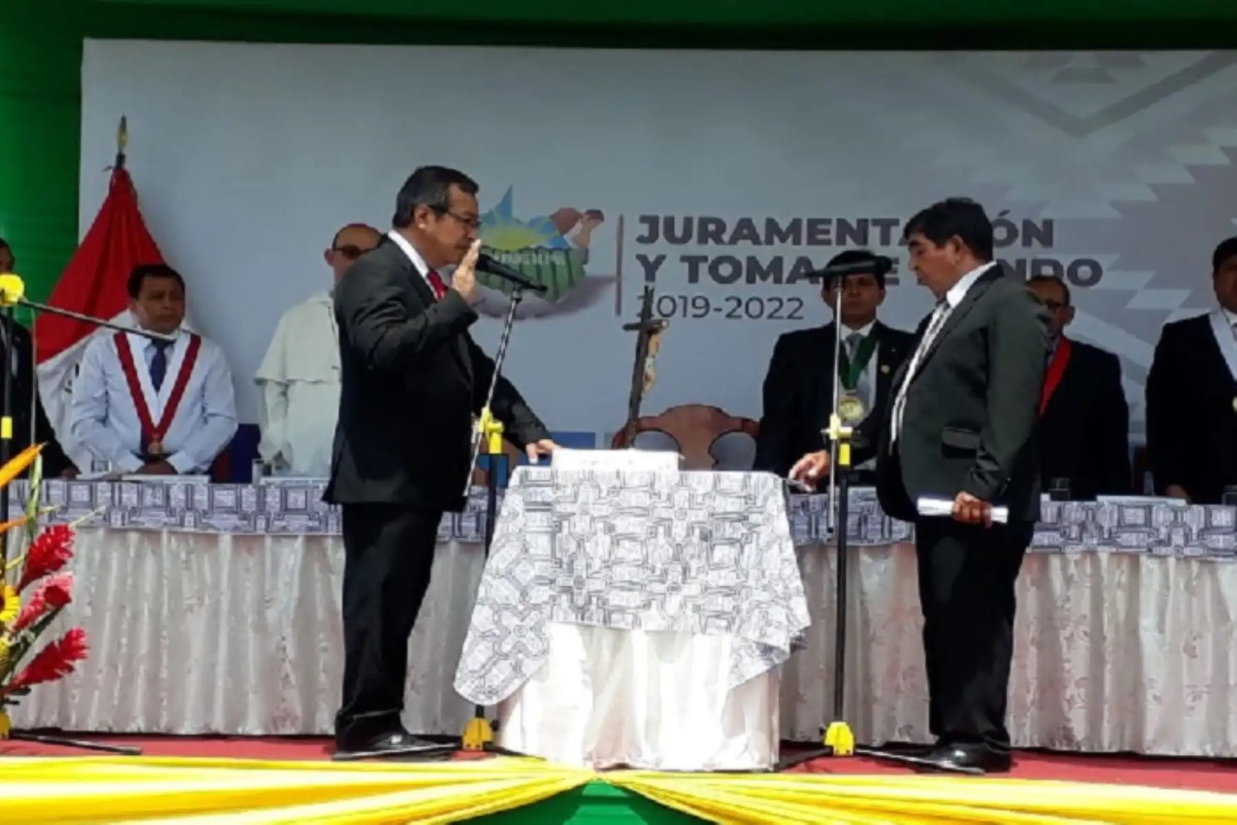 Su firme compromiso de desterrar el alto grado de inseguridad ciudadana que azota esta región amazónica, con una ola de crímenes, asaltos, extorsiones y sicariato, expresó el flamante gobernador regional de Madre de Dios, Luis Hidalgo Okimura, luego de prestar juramento al cargo esta mañana.