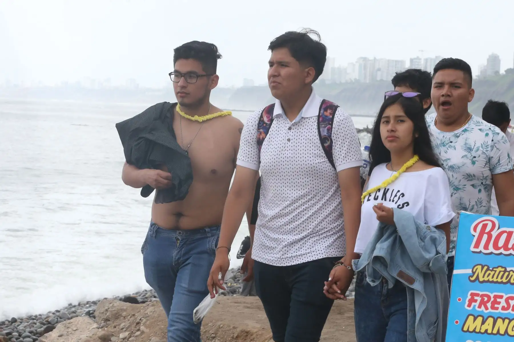 Limeños  disfrutan de playas en primer día del año, en  playa de agua dulce Chorrillos. Foto: ANDINA/Vidal Tarqui