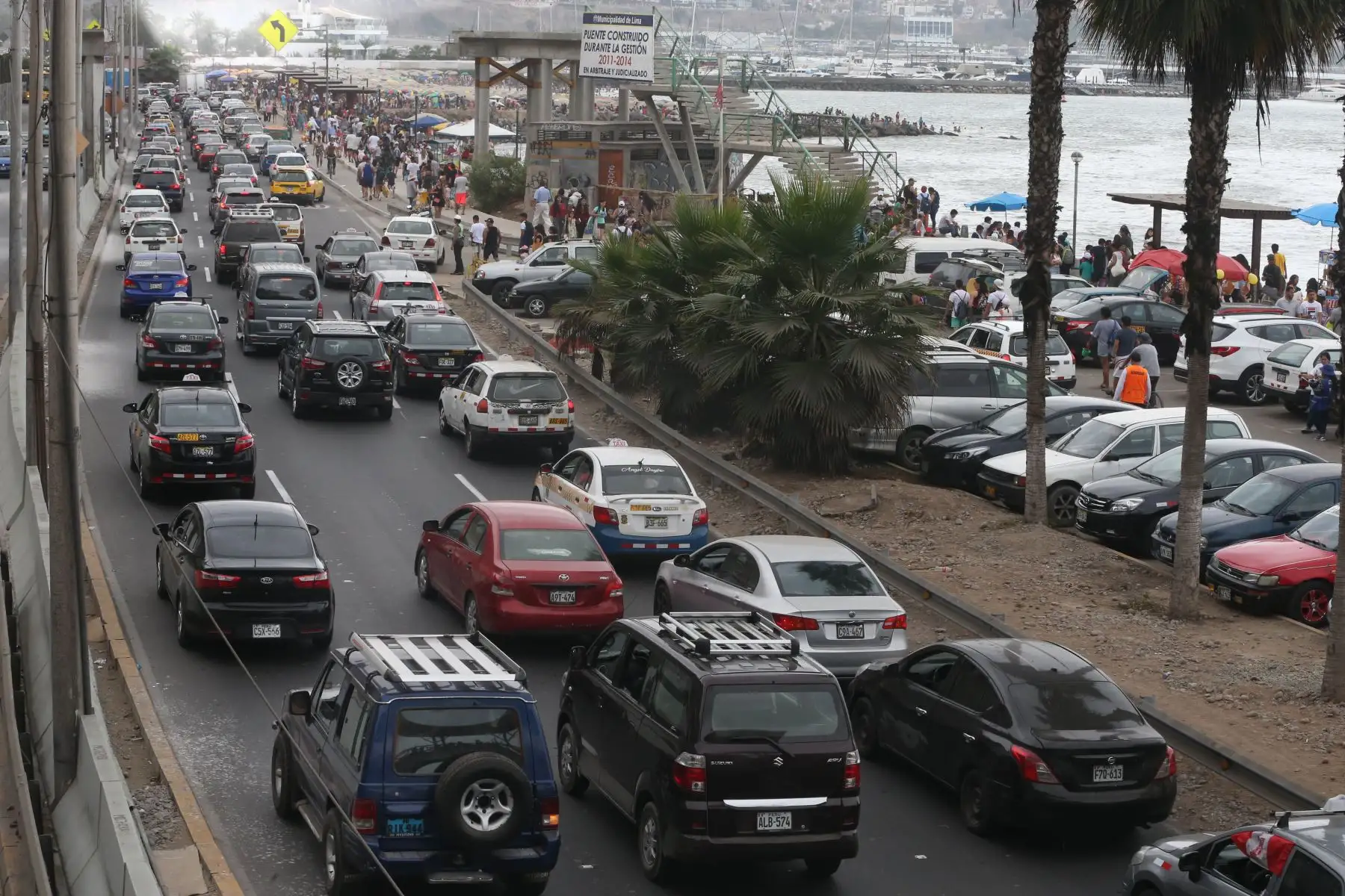 Tráfico en playa en primer día del año, en  playa de agua dulce Chorrillos. Foto: ANDINA/Vidal Tarqui