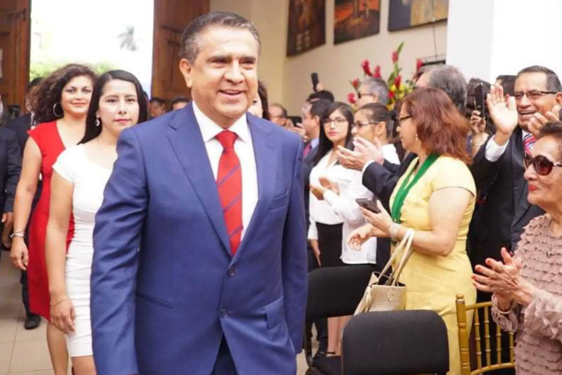 Manuel Llempén Coronel asumió hoy sus funciones como gobernador regional de La Libertad para el período 2019-2022, y durante su primer discurso prometió que para el año 2020, año del Bicentenario de Independencia de Trujillo, la región será líder en inversión pública y privada con desarrollo social.