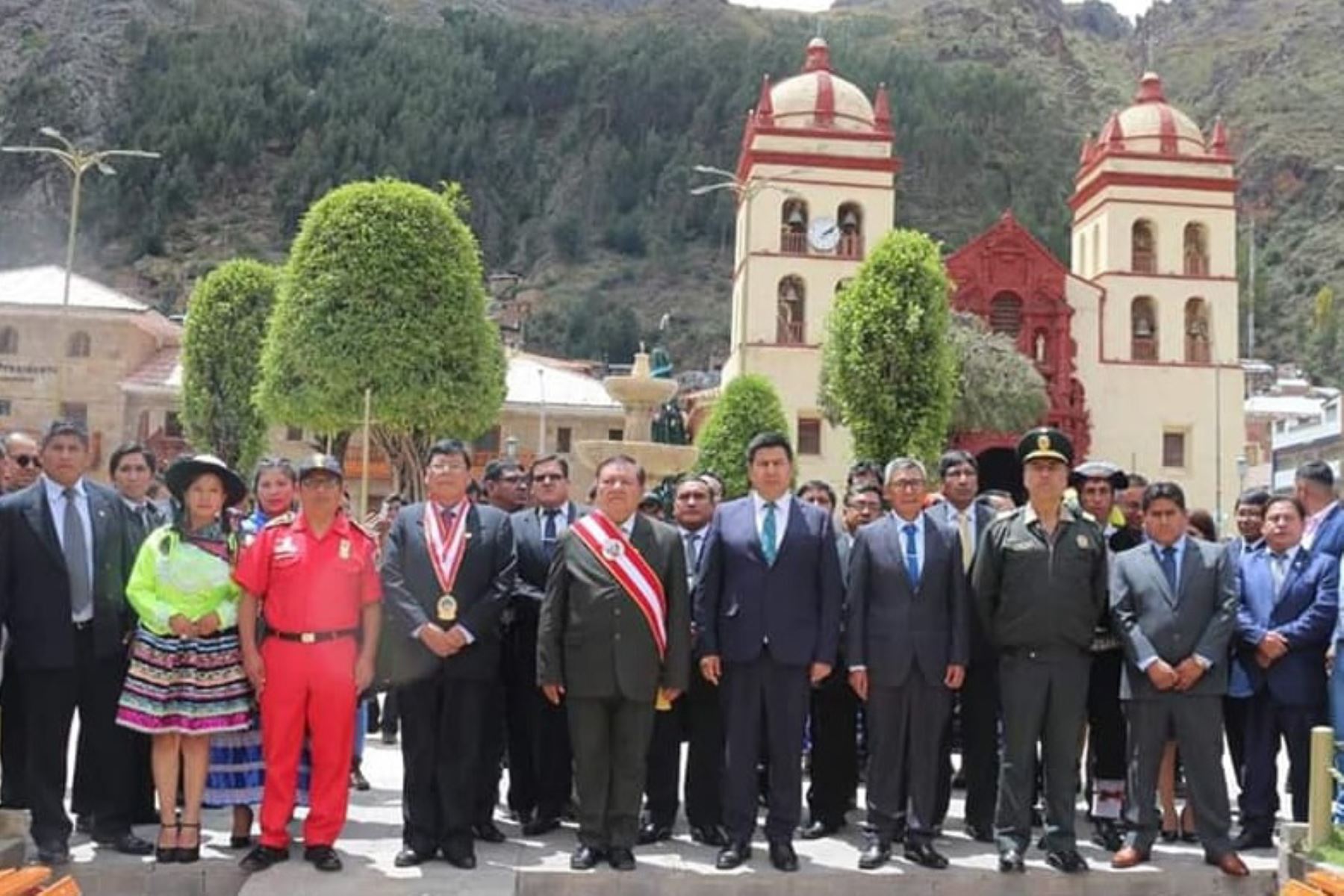 Gobernador Maciste Díaz asume cargo en Huancavelica para el período 2019-2022 y ratifica lucha contra corrupción.
