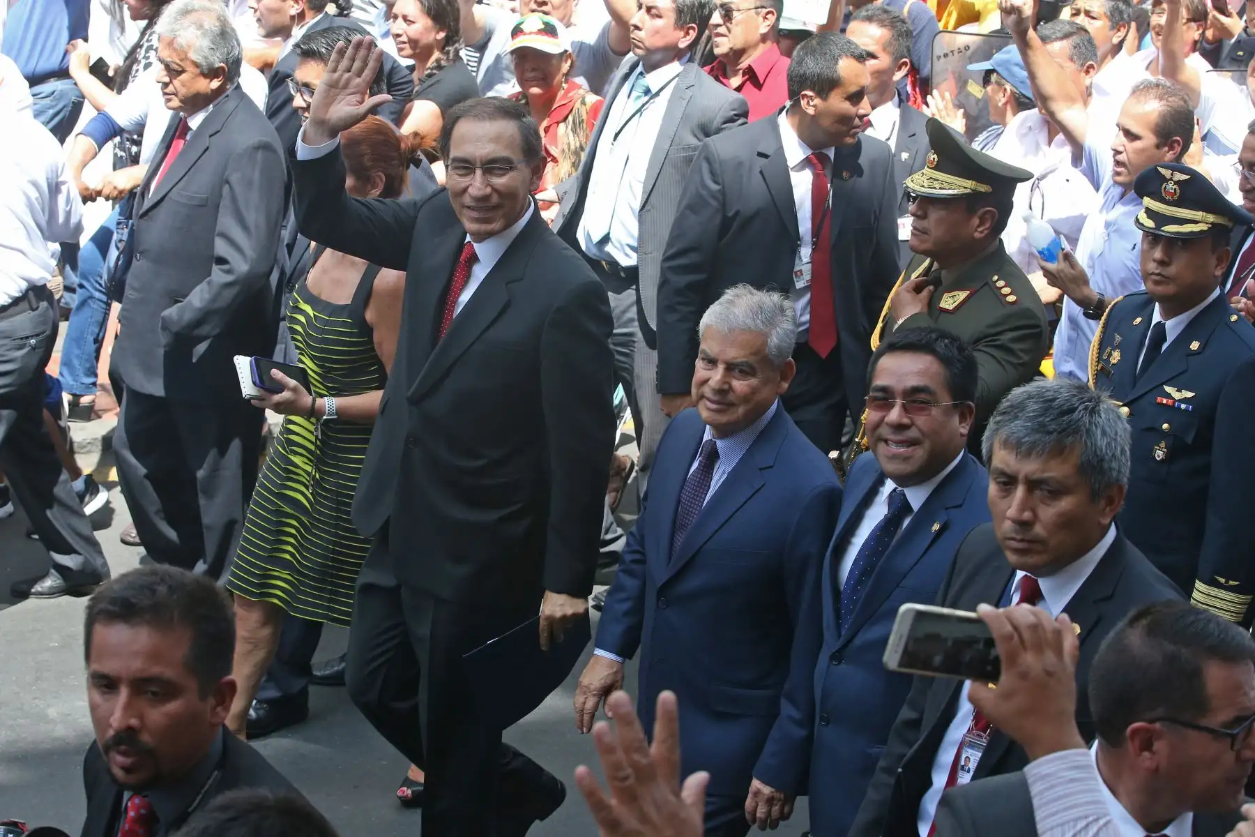 El presidente de la República, Martín Vizcarra, entregó al Congreso el proyecto de ley que declara en emergencia el Ministerio Público (MP). Foto: ANDINA/Vidal Tarqui