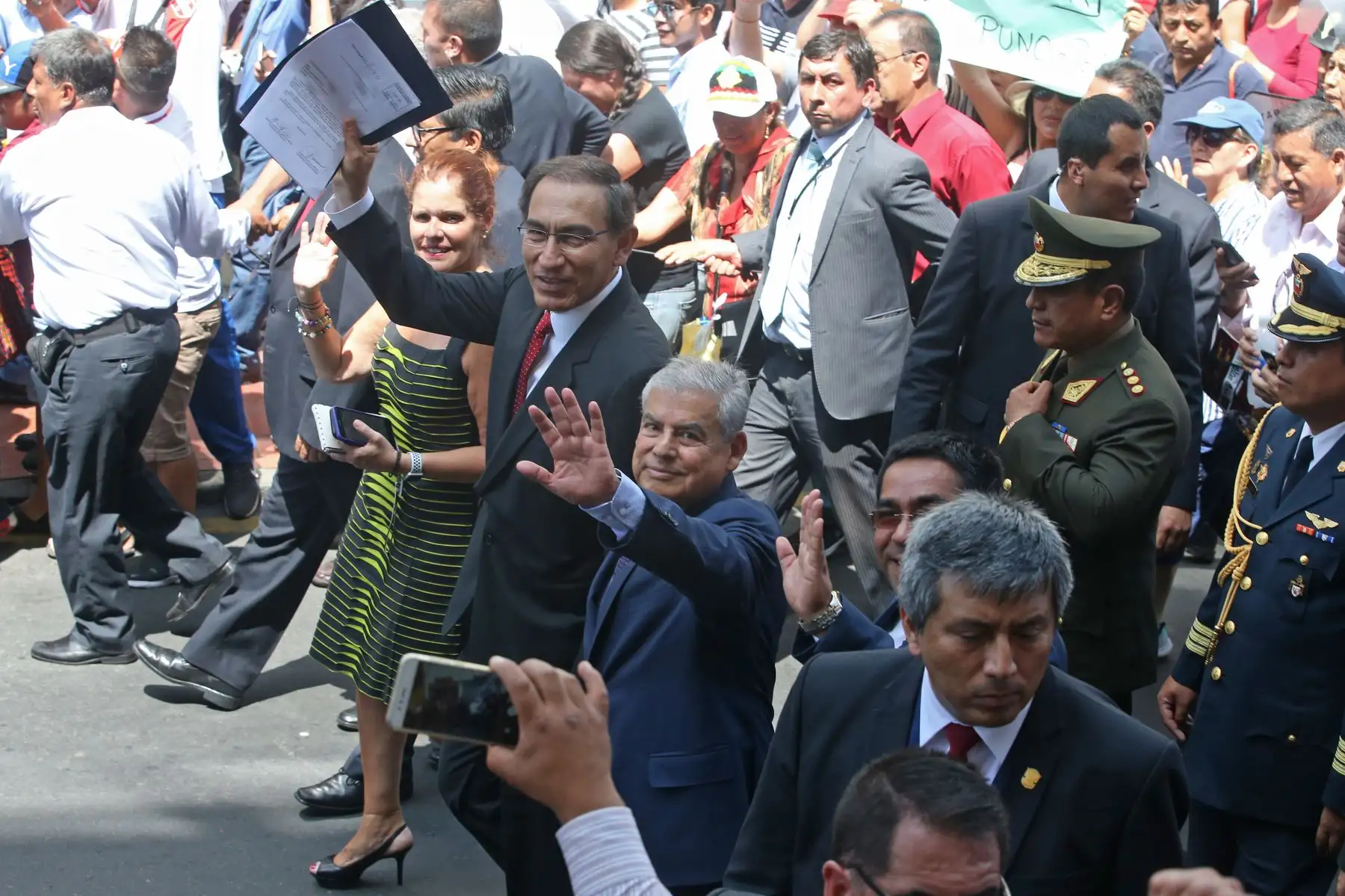 El presidente de la República, Martín Vizcarra, entregó al Congreso el proyecto de ley que declara en emergencia el Ministerio Público (MP). Foto: ANDINA/Vidal Tarqui